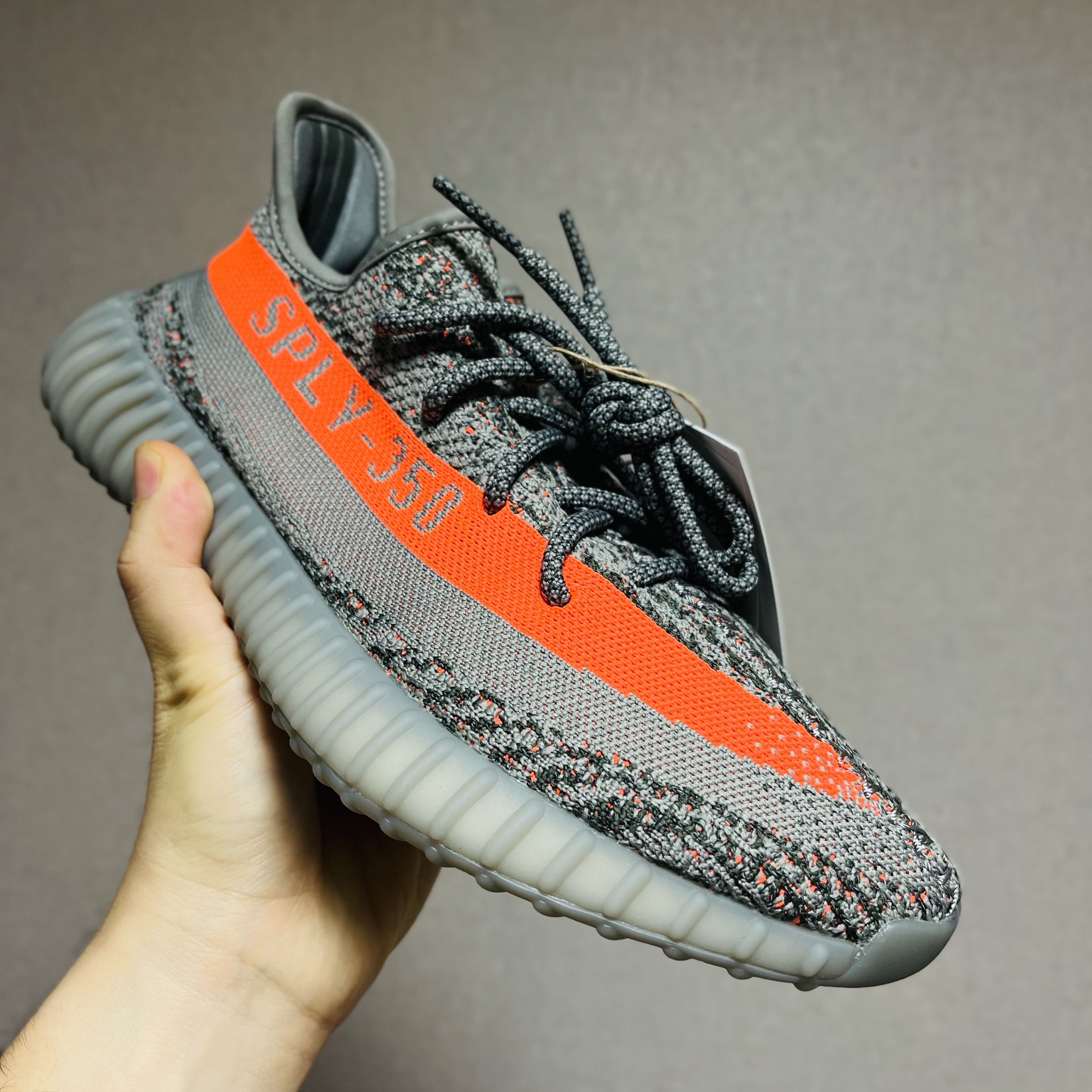 Adidas Yeezy Boost 350 V2 Beluga - Reflective 착용 스타일