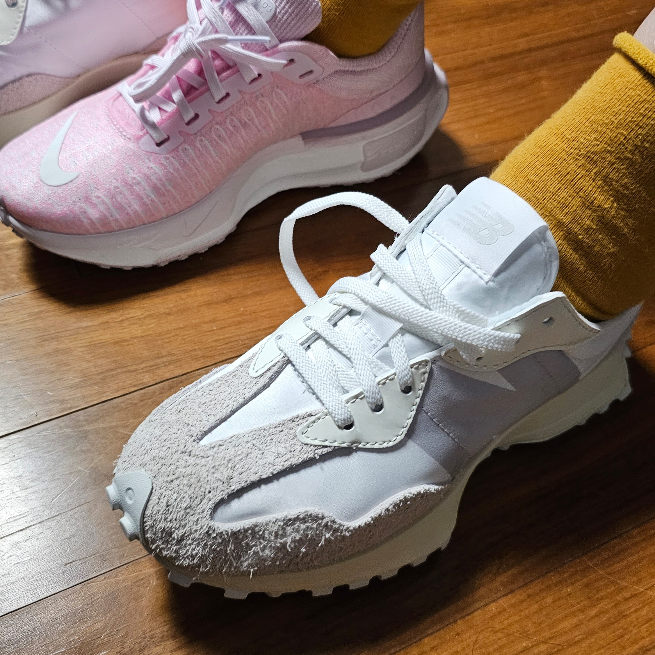 (W) New Balance 327 White Moonbeam 착용 스타일