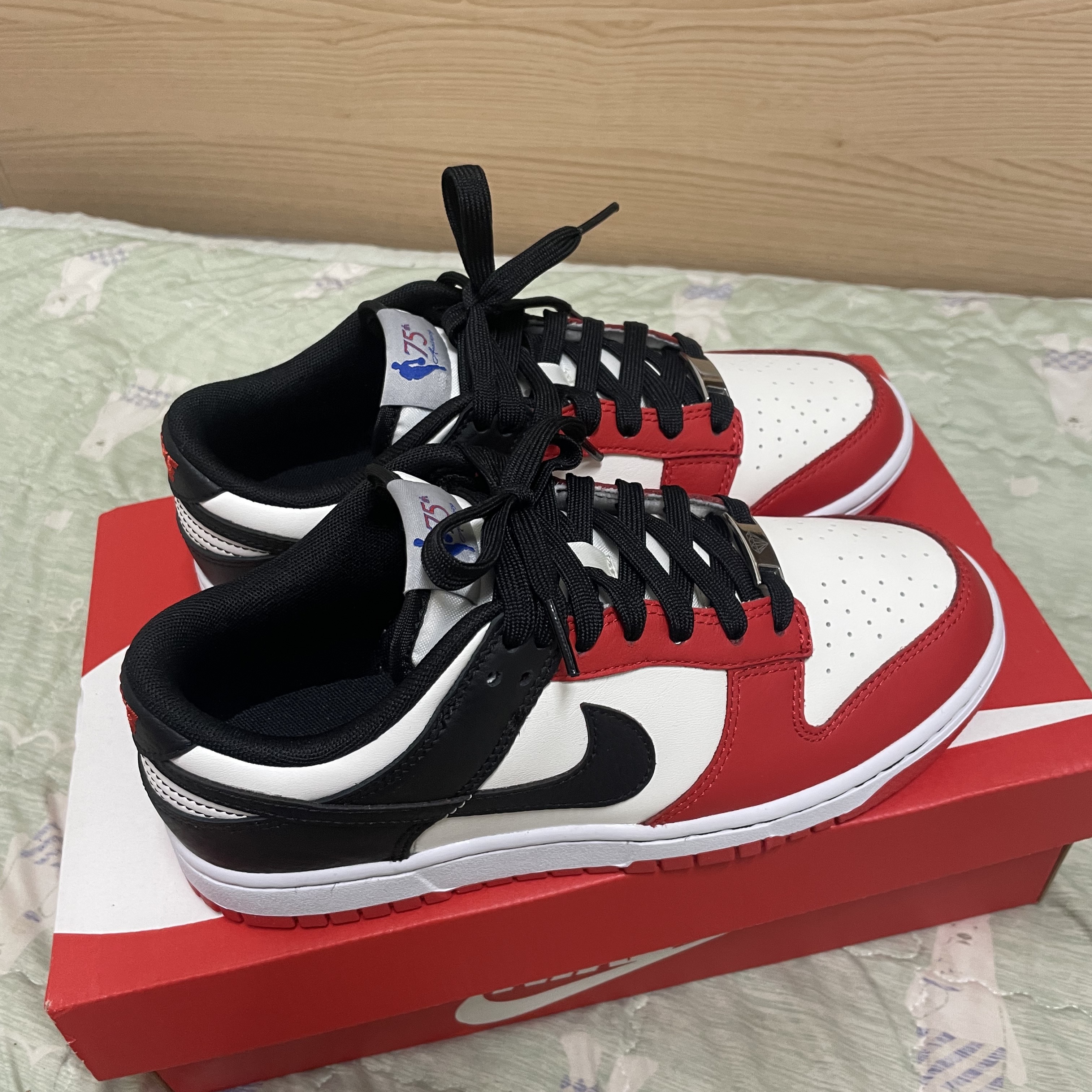 Nike x NBA Dunk Low Retro EMB Black and Chile Red 착용 스타일
