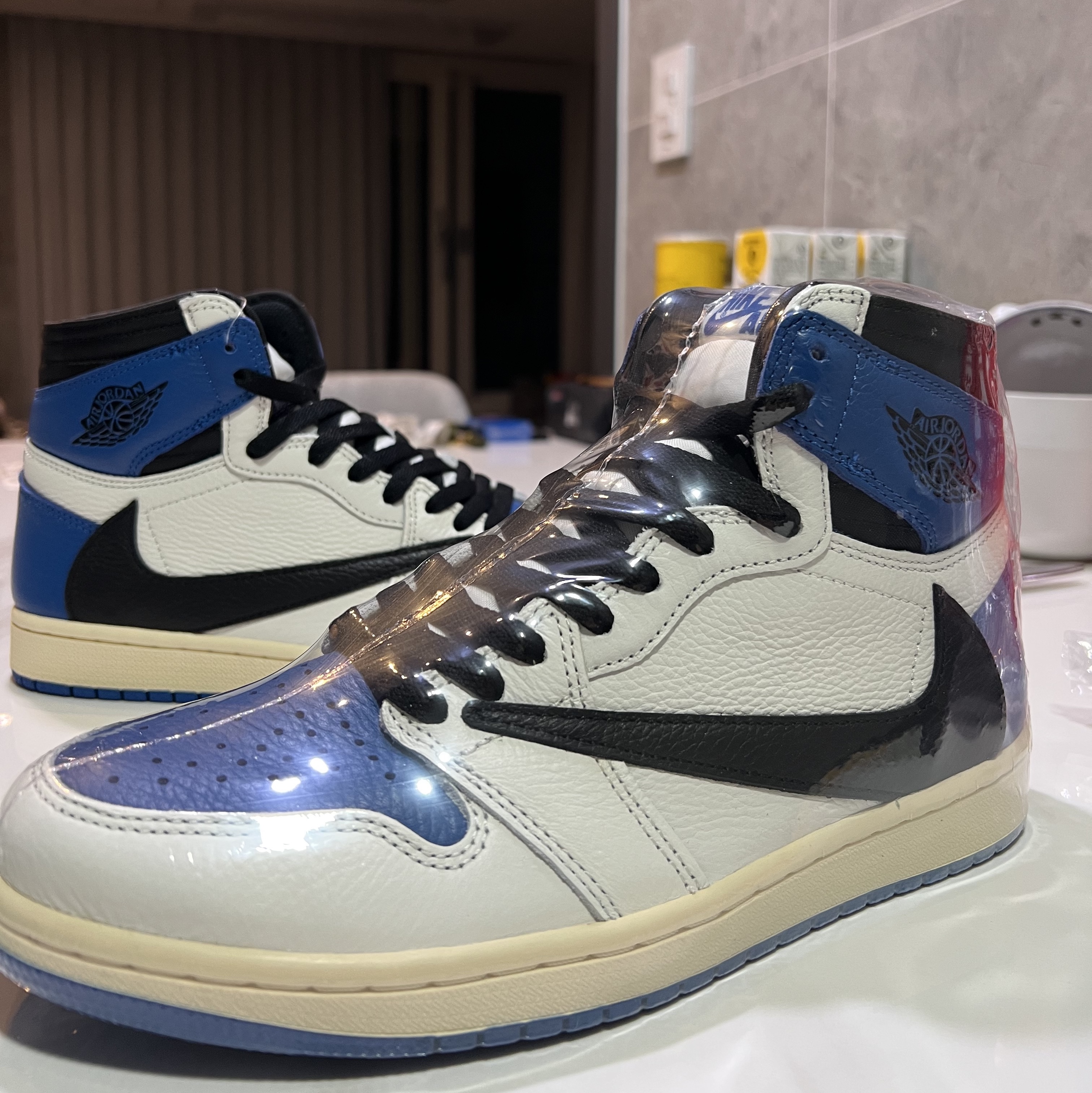 Jordan 1 x Travis Scott x Fragment Retro High OG SP Military Blue 착용 스타일 - 1