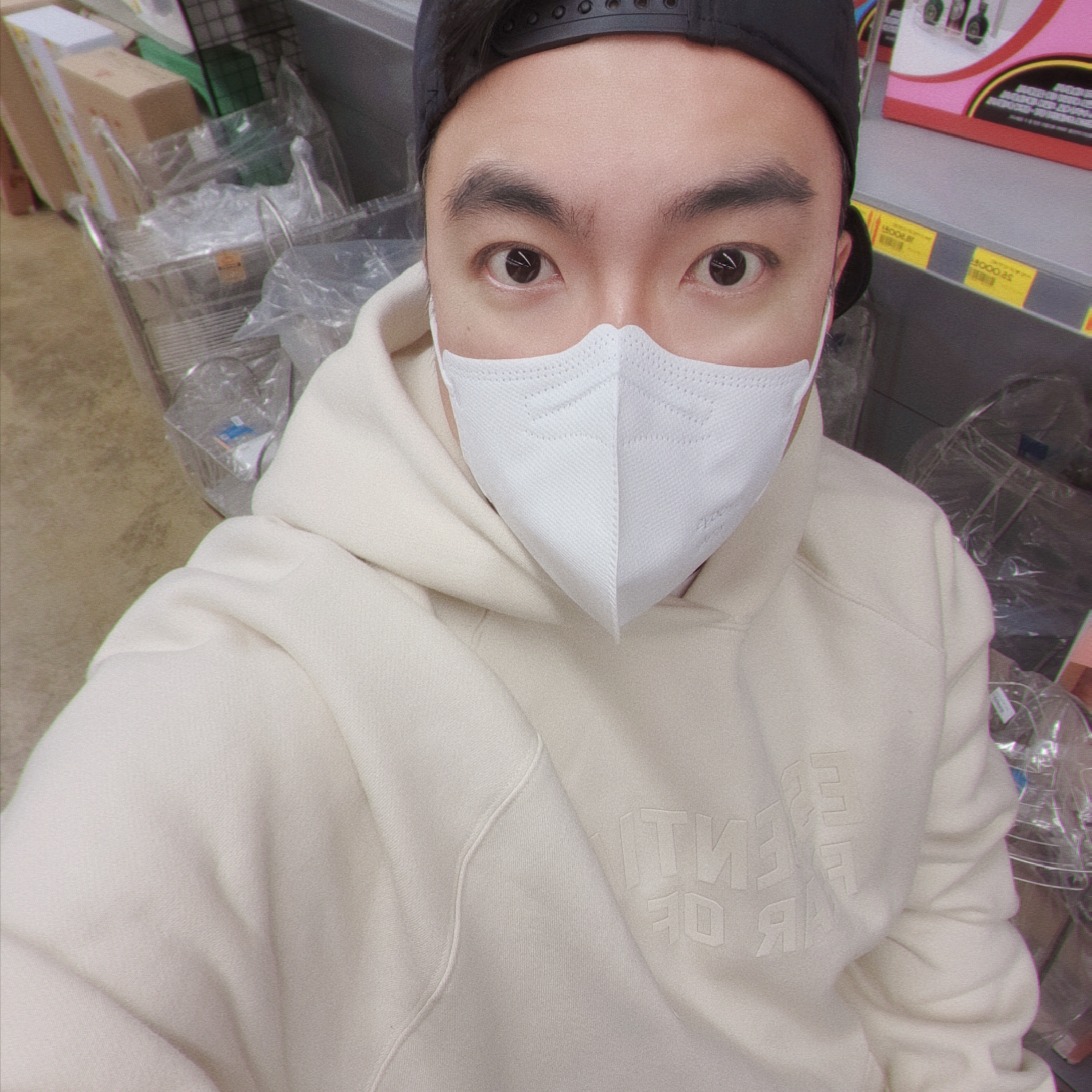 Essentials Hoodie Egg Shell - 22FW 착용 스타일 - 3