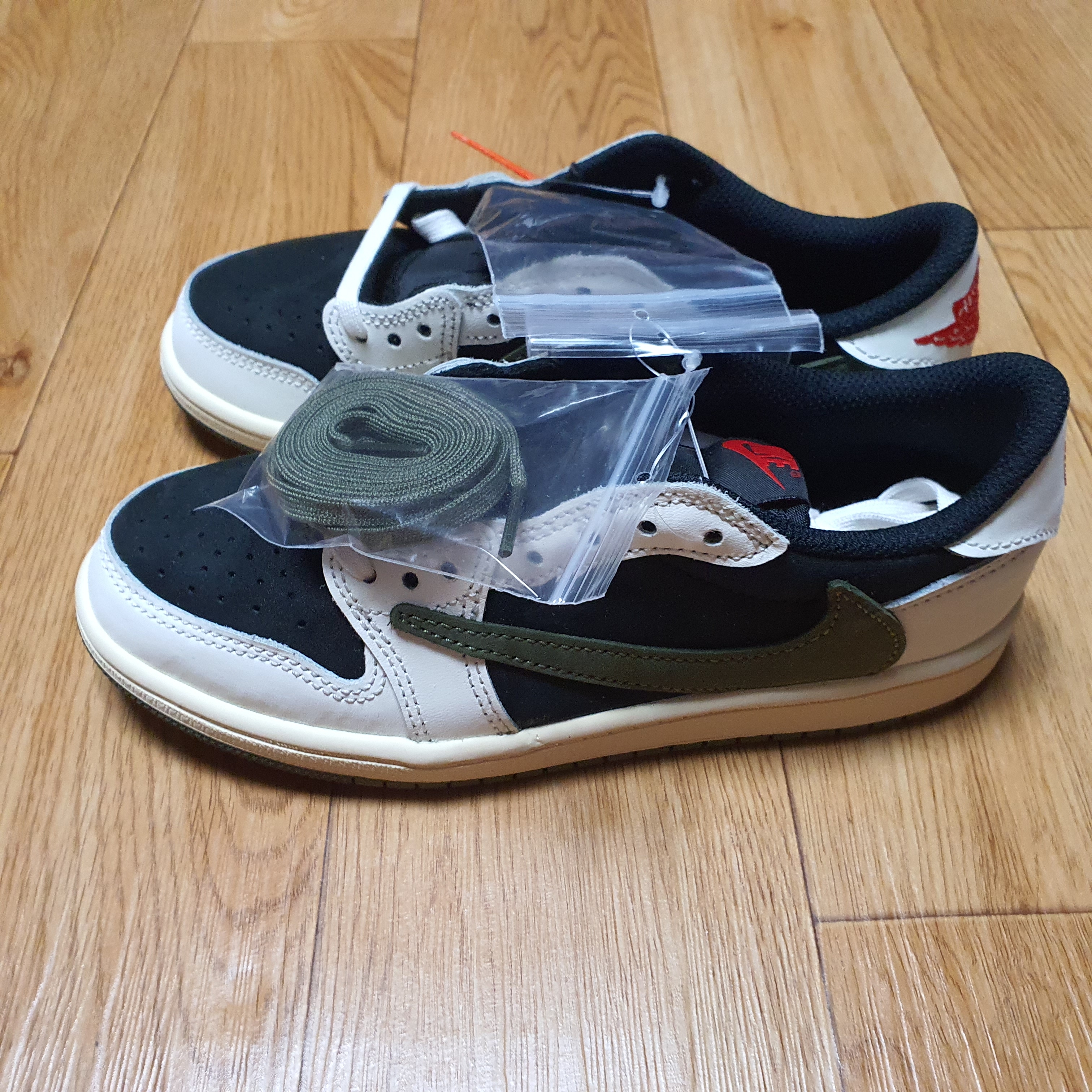 (PS) Jordan 1 x Travis Scott Retro Low OG SP Medium Olive 착용 스타일