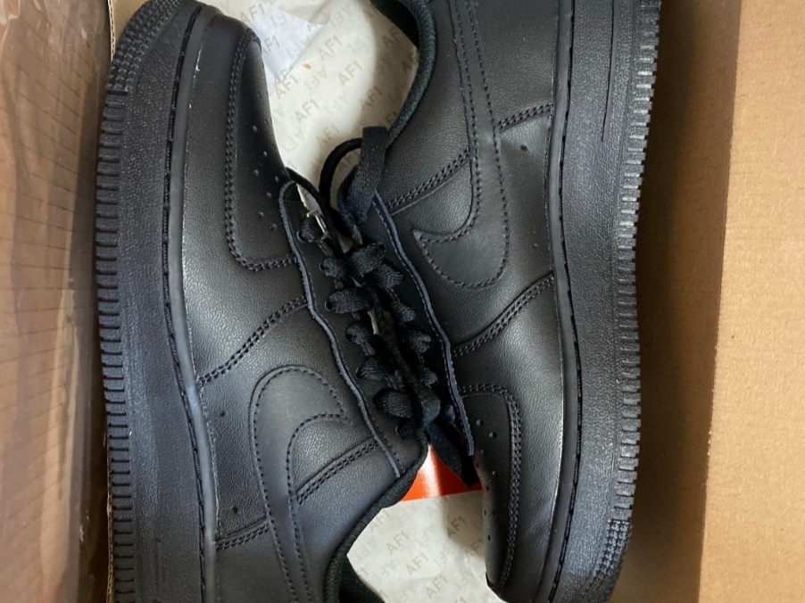 (W) Nike Air Force 1 '07 Low Triple Black 착용 스타일 - 2