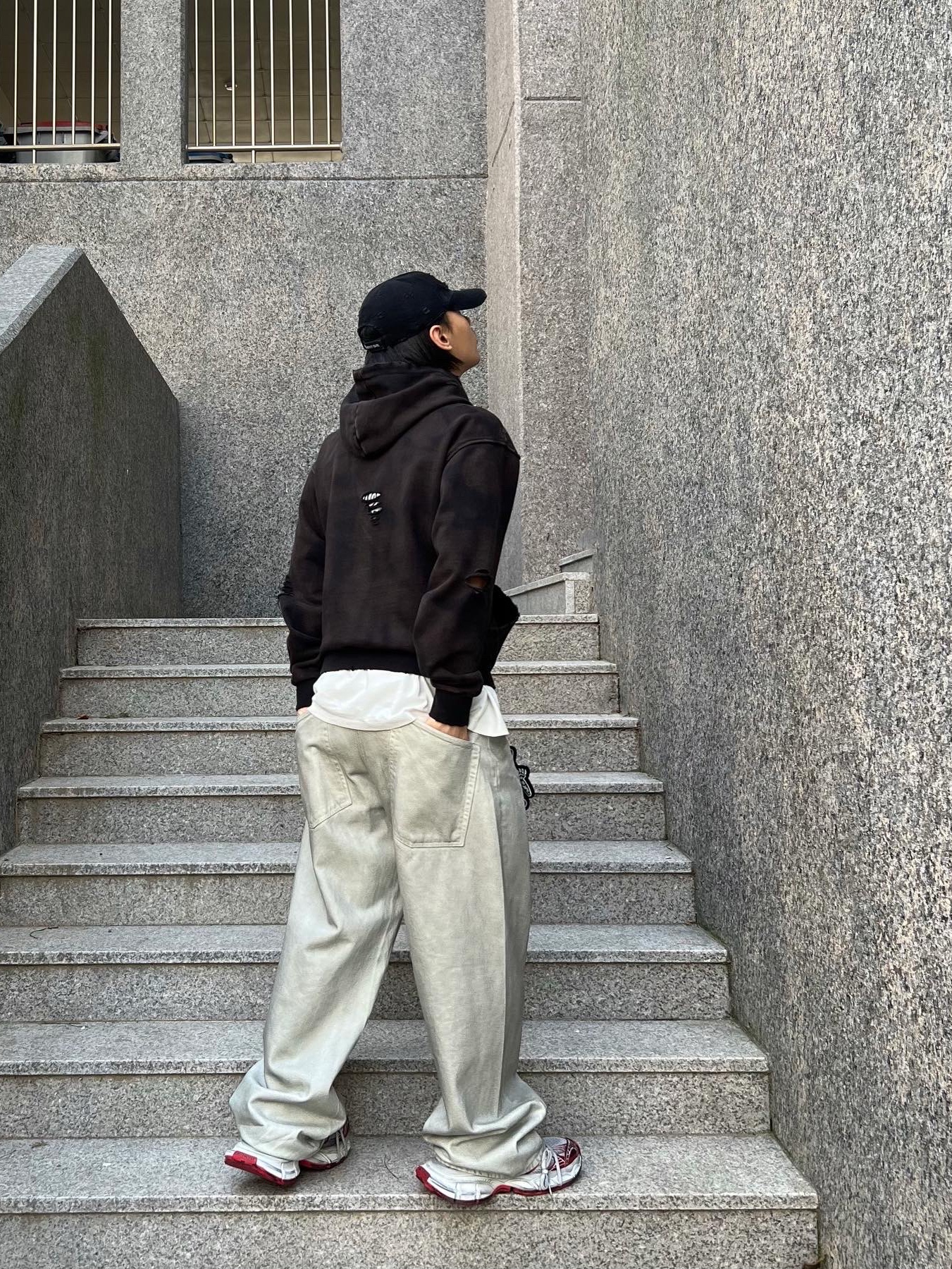 Project G/R Distressed Filth Club Cap Washed Black, Balenciaga 3XL Sneakers White Red 착용 스타일 - 4