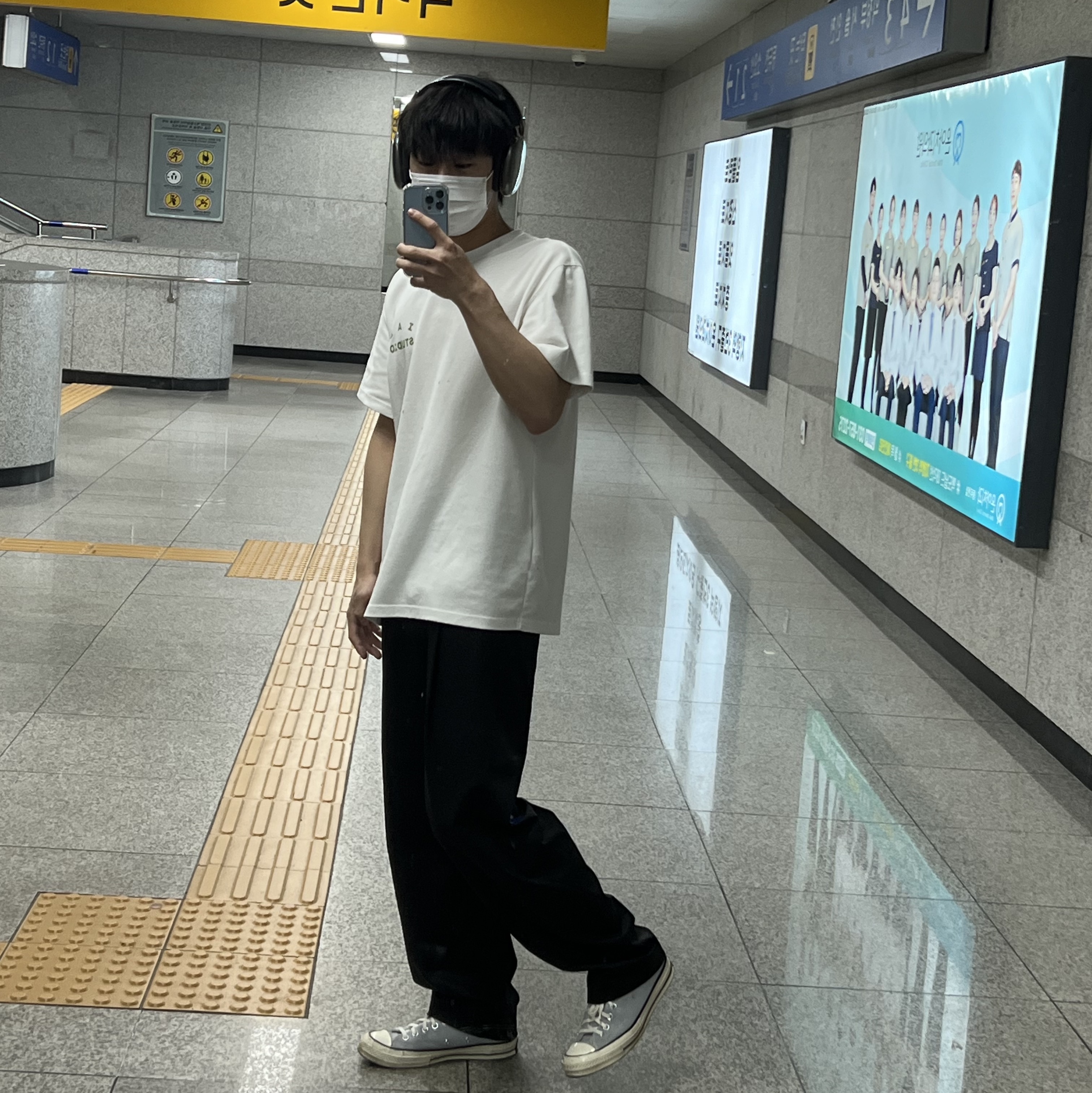Zara x Ader Error Tapered Trousers Black, IAB Studio T-Shirt White Light Green 착용 스타일