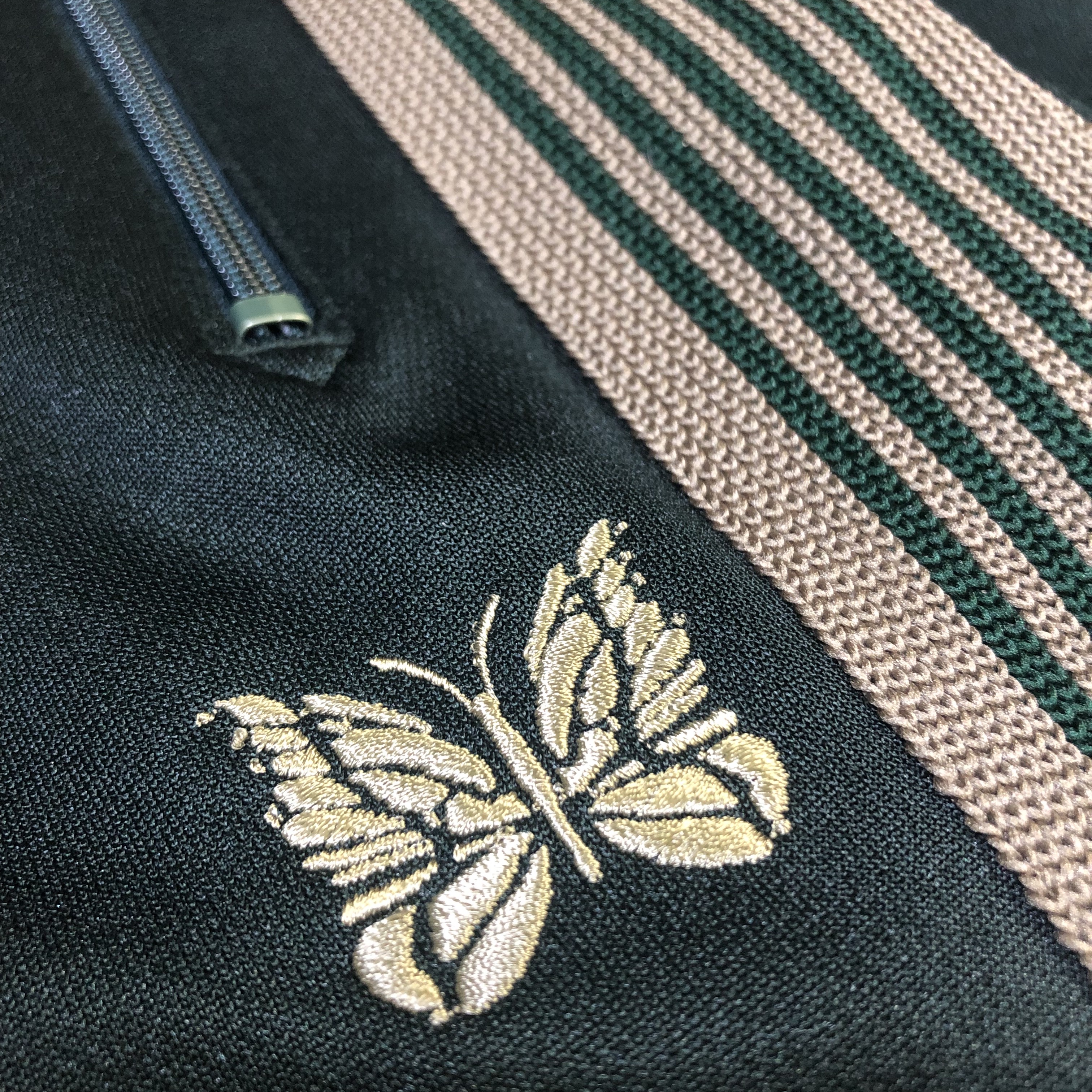 Needles Narrow Track Pants Poly Smooth Dk.Green 착용 스타일