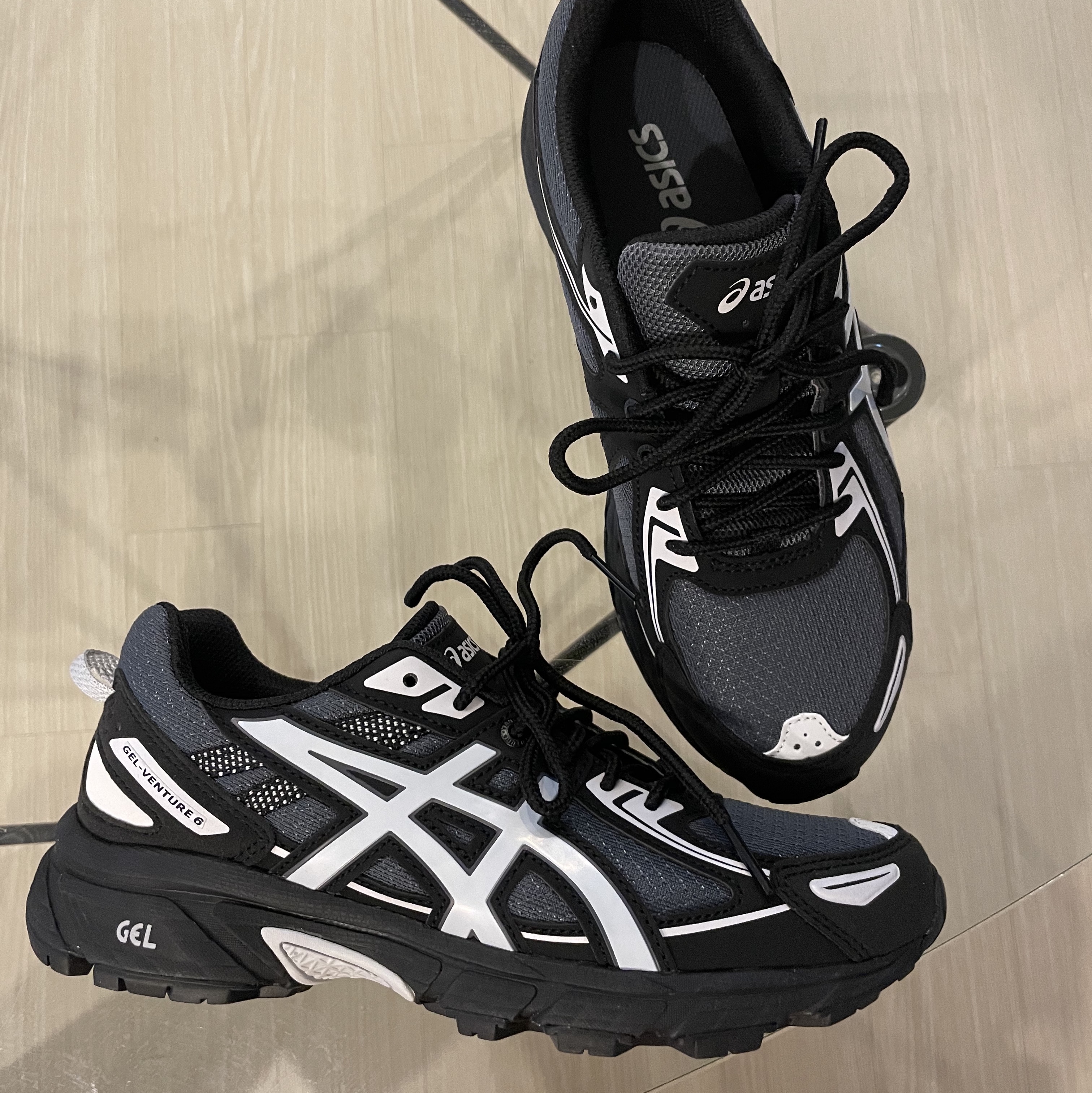Asics Gel-Venture 6 Carrier Grey 착용 스타일