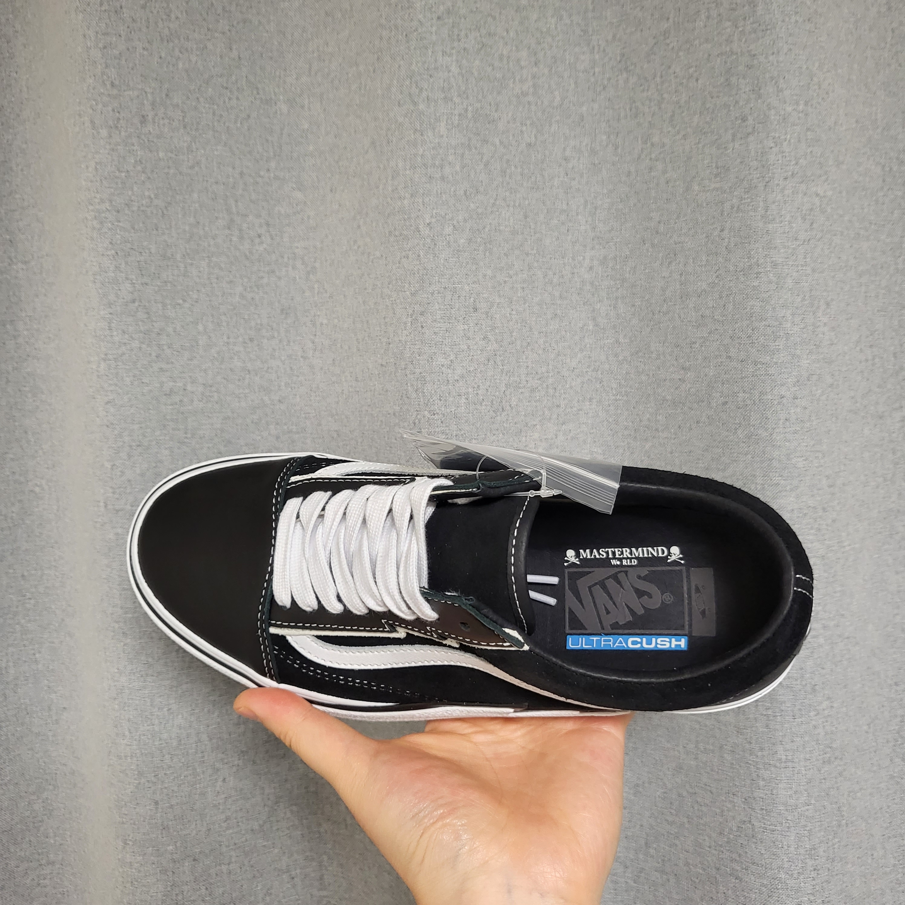 Vans Vault x Mastermind World Old Skool Bolt Black 착용 스타일 - 3