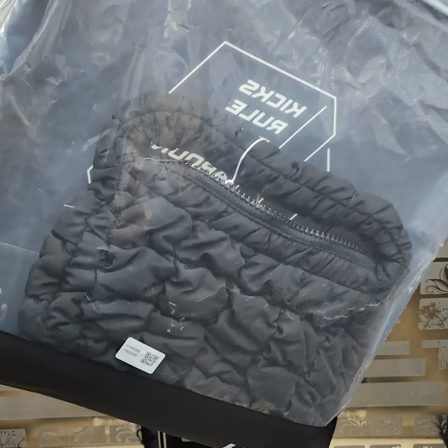 COS Quilted Micro Bag Black 착용 스타일