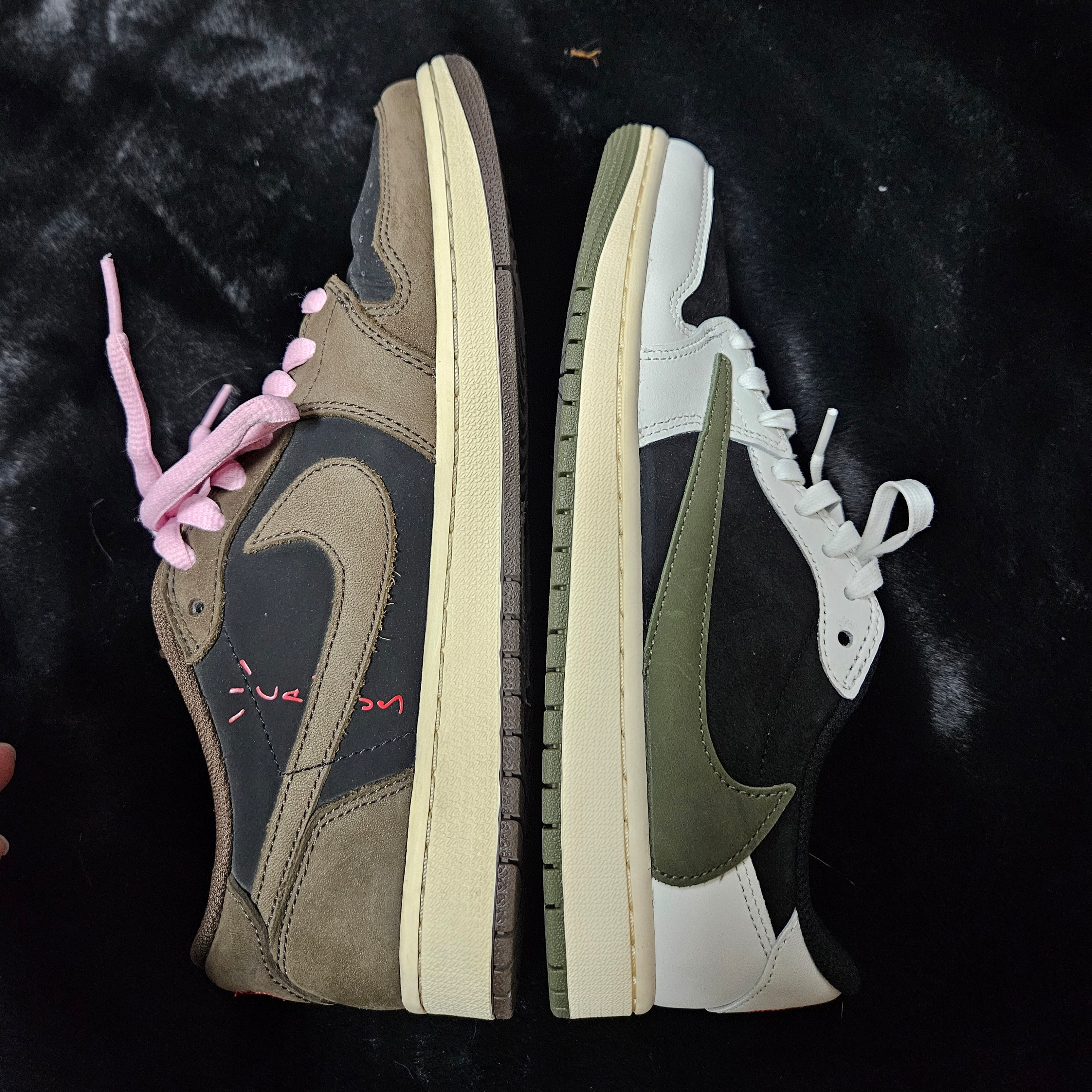 (W) Jordan 1 x Travis Scott Retro Low OG SP Medium Olive, Jordan 1 x Travis Scott Retro Low OG SP Mocha 착용 스타일 - 1