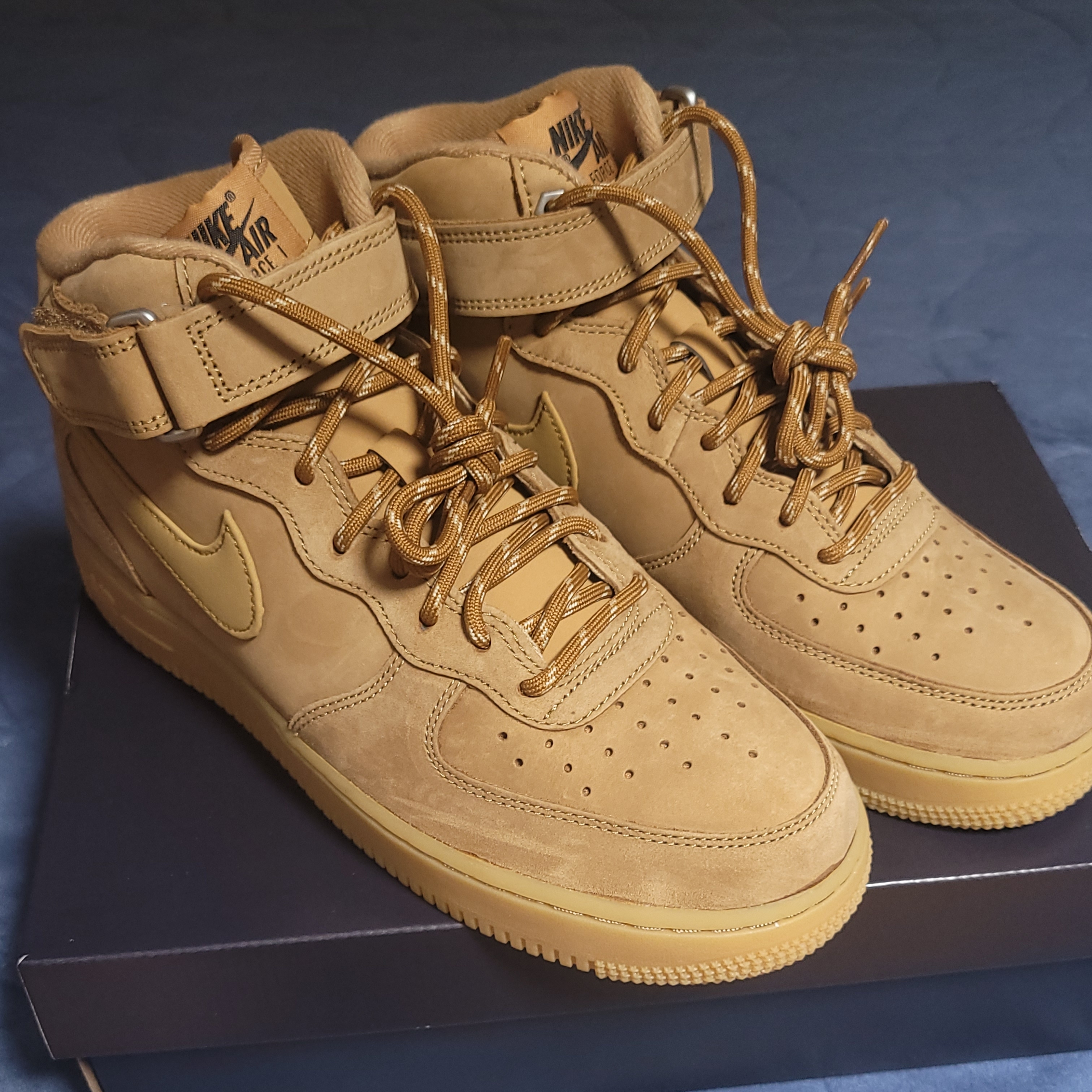 Nike Air Force 1 Mid '07 WB Flax 착용 스타일