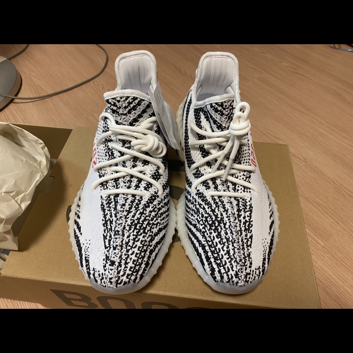 Adidas Yeezy Boost 350 V2 Zebra 2022/2023 착용 스타일