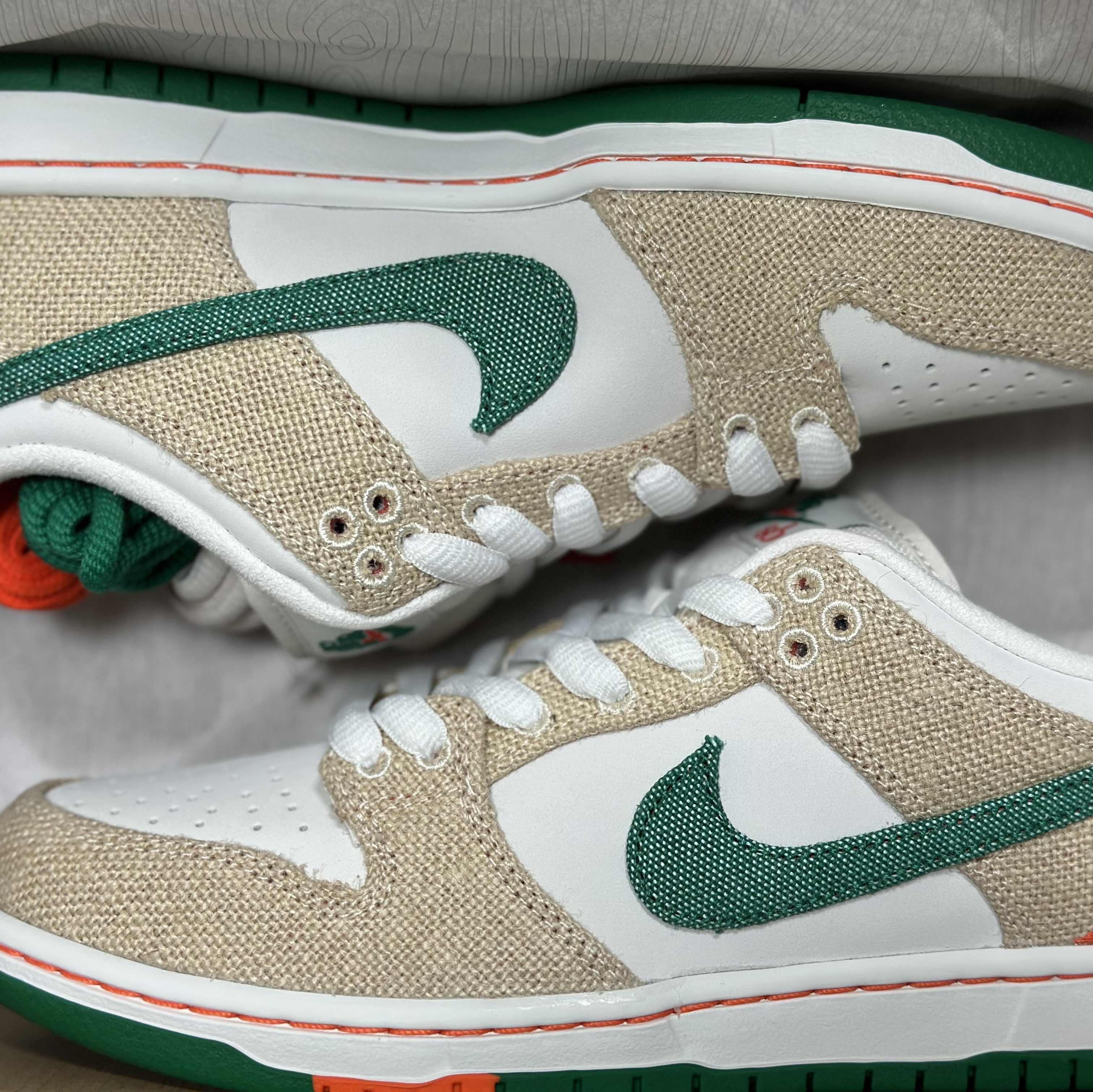 Nike x Jarritos SB Dunk Low Phantom and Malachite 착용 스타일