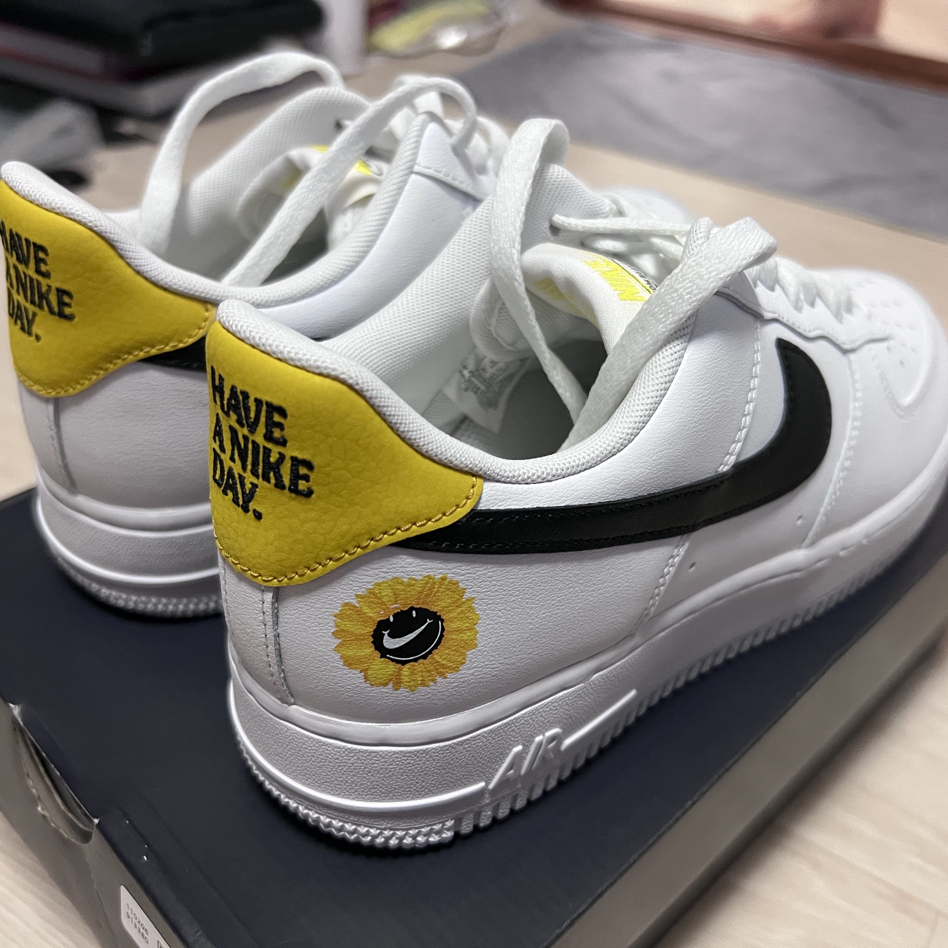 Nike Air Force 1 '07 LV8 2 Have a Nike Day 착용 스타일 - 2