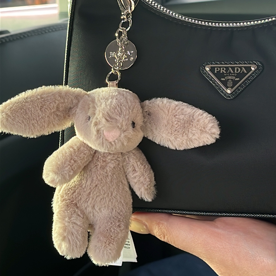 Jellycat Bashful Bunny Bag Charm Beige 착용 스타일