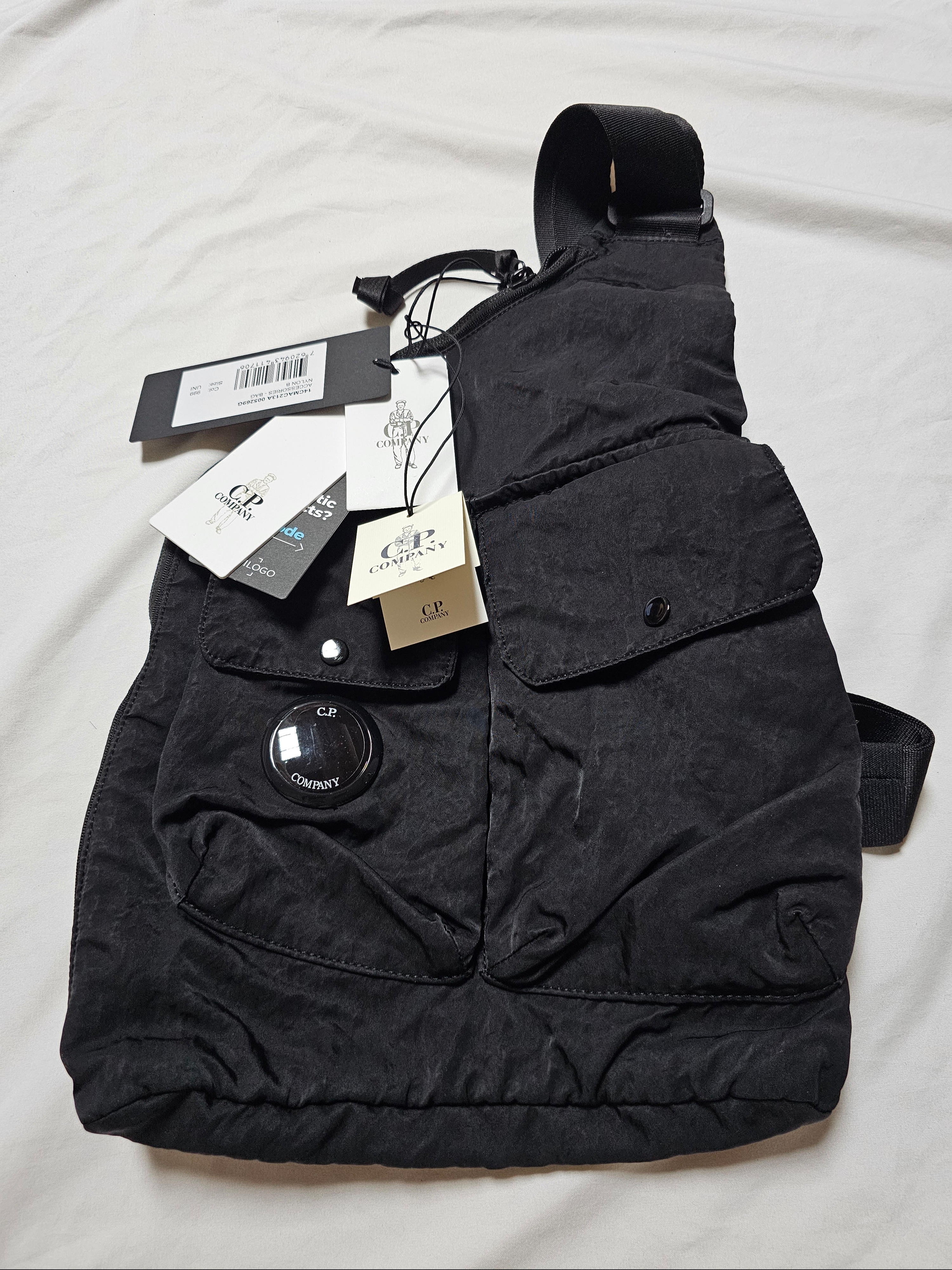 C.P. Company Nylon B Single Strap Rucksack Black - 23SS 착용 스타일