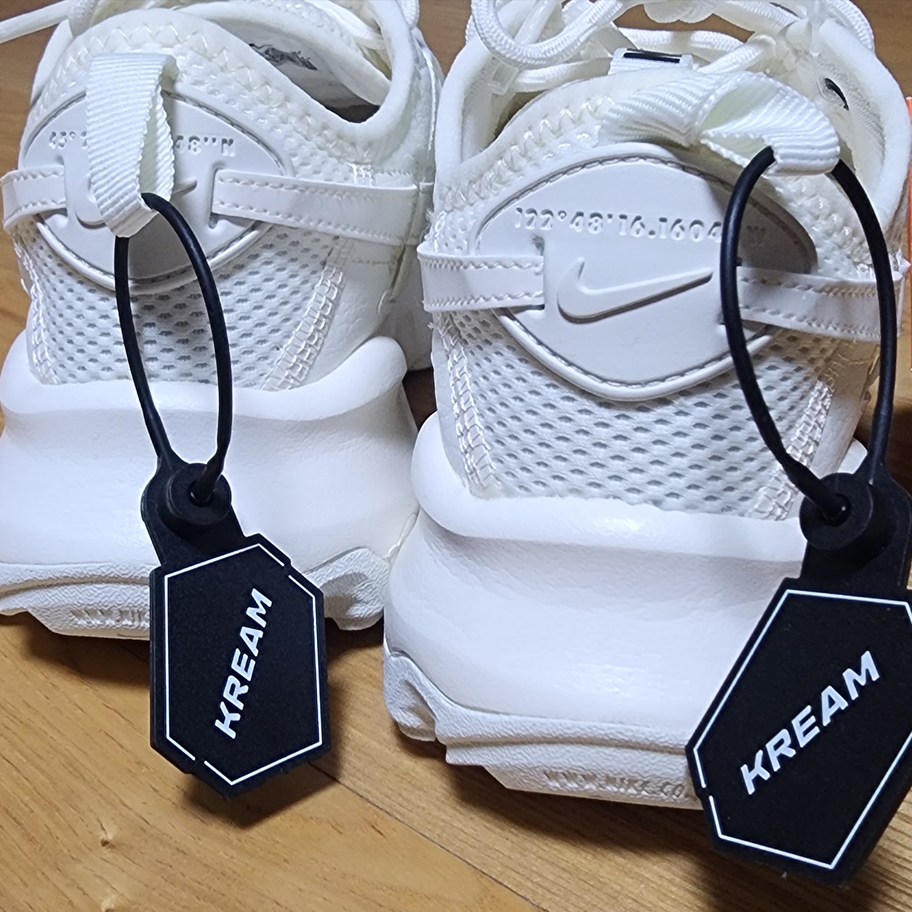 (W) Nike TC 7900 Summit White 착용 스타일 - 1
