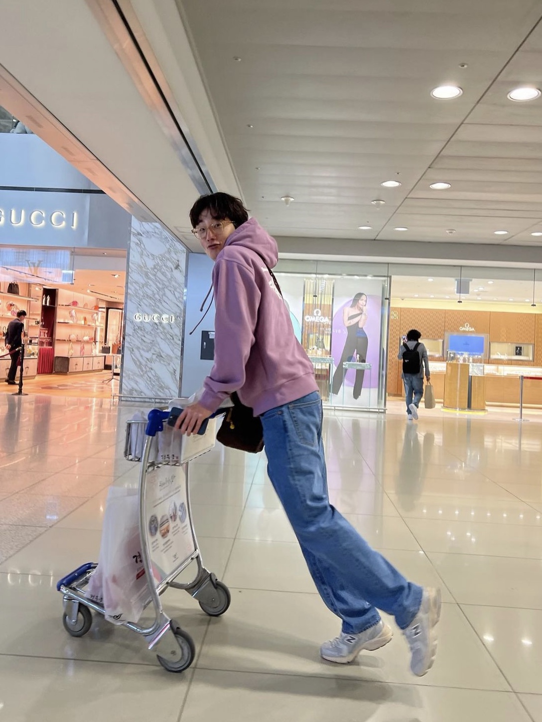 Stussy Basic Stussy Hoodie Orchid 2022, New Balance 530 Vintage Metallic Silver 착용 스타일 - 2