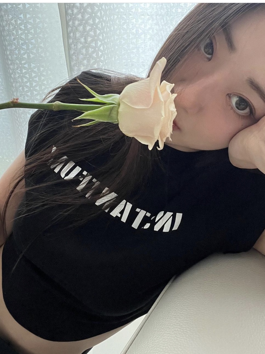 Instantfunk Women Pearl Logo T-Shirt Black 착용 스타일