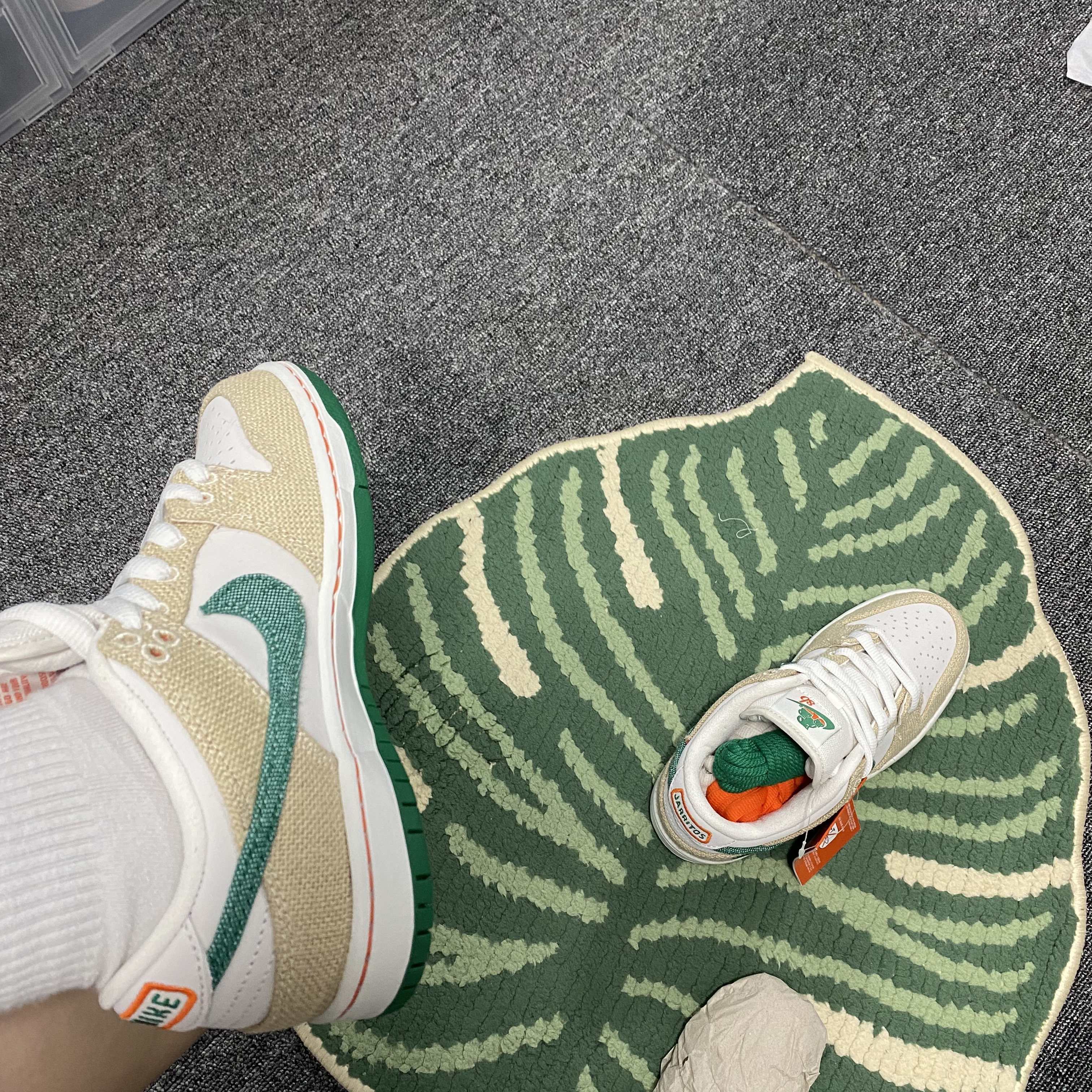 Nike x Jarritos SB Dunk Low Phantom and Malachite 착용 스타일 - 3