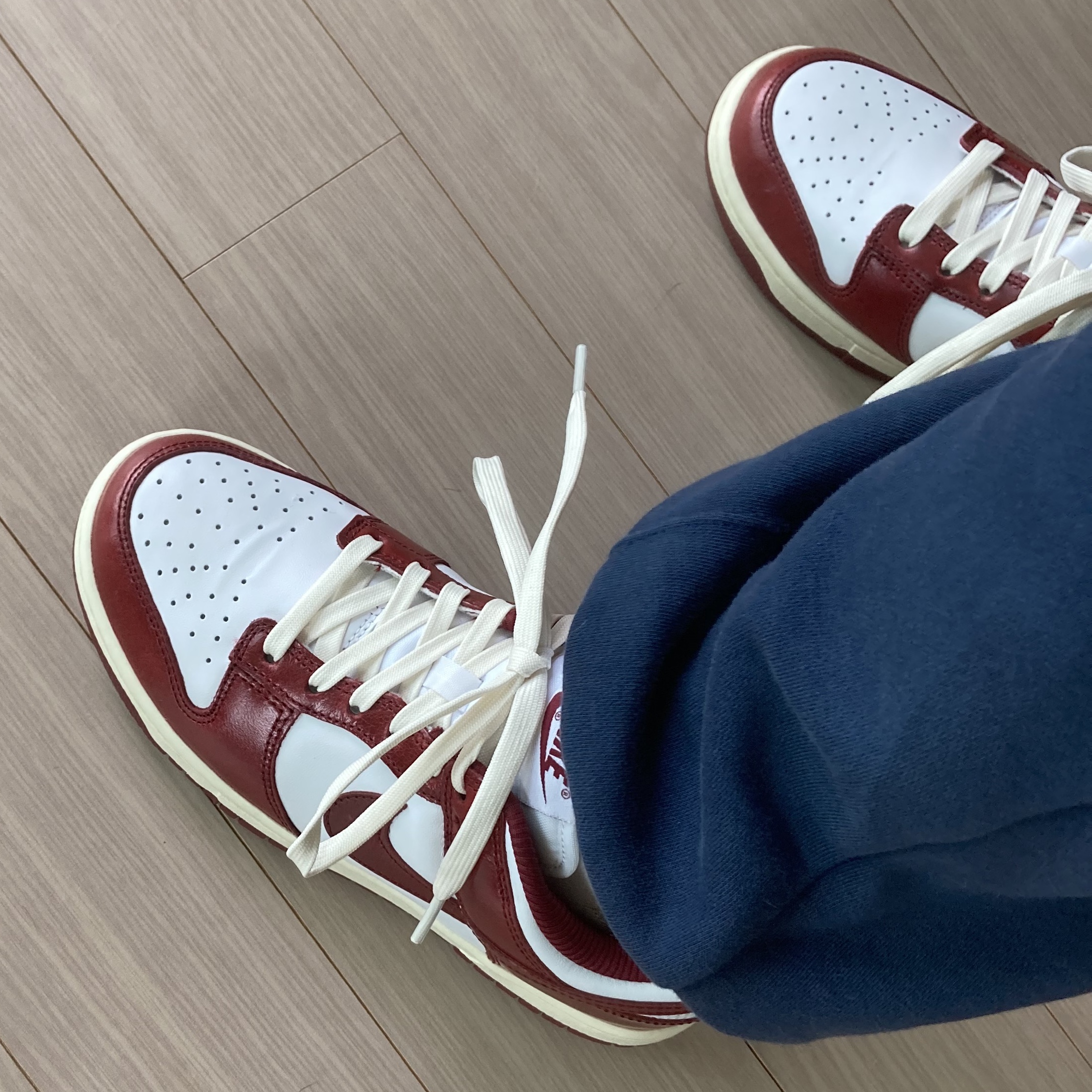 (W) Nike Dunk Low Retro PRM Team Red and White 착용 스타일 - 1