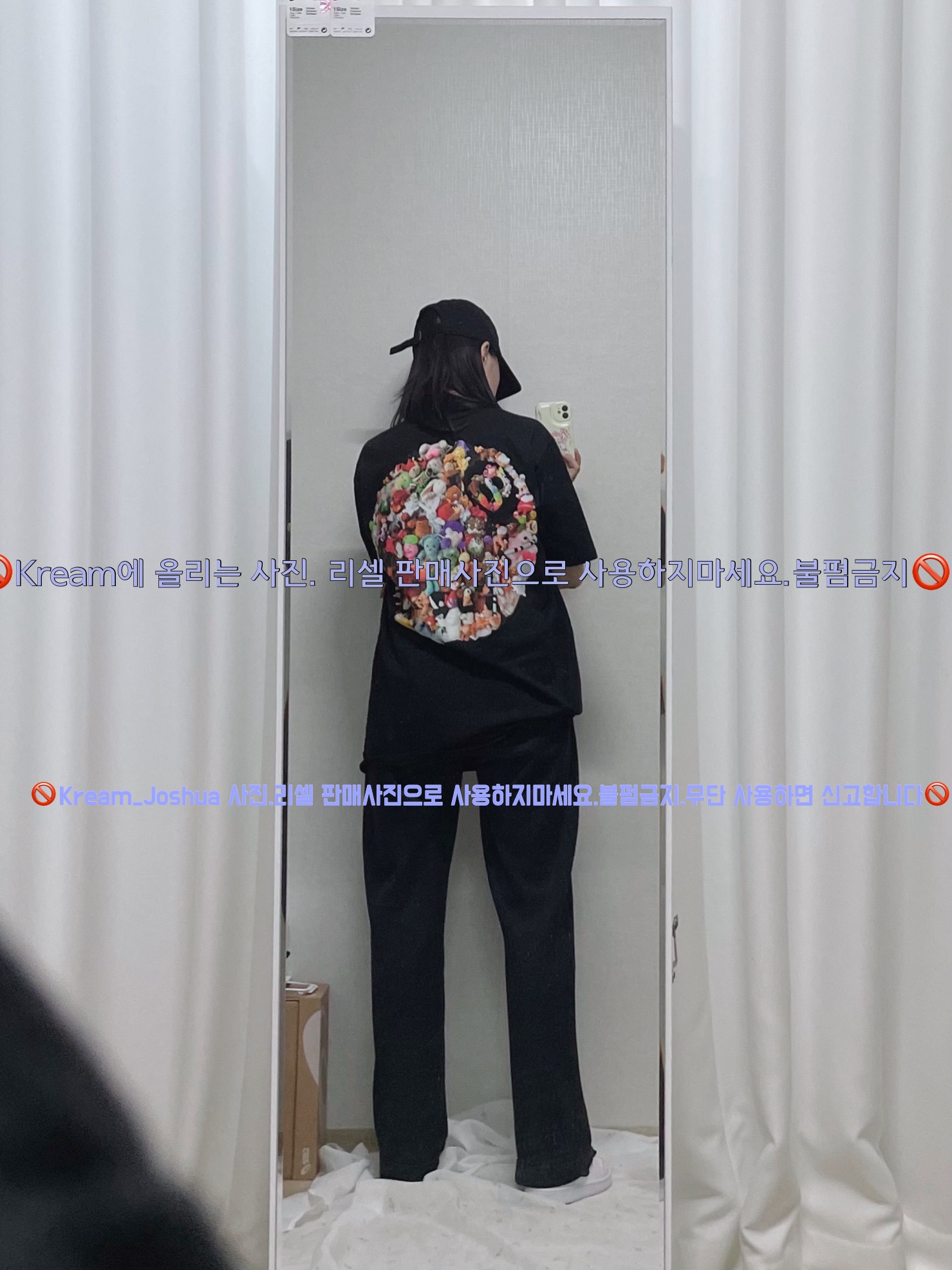 (W) Jordan 1 Mid Barely Rose, Stussy Plush T-Shirt Black 착용 스타일 - 2