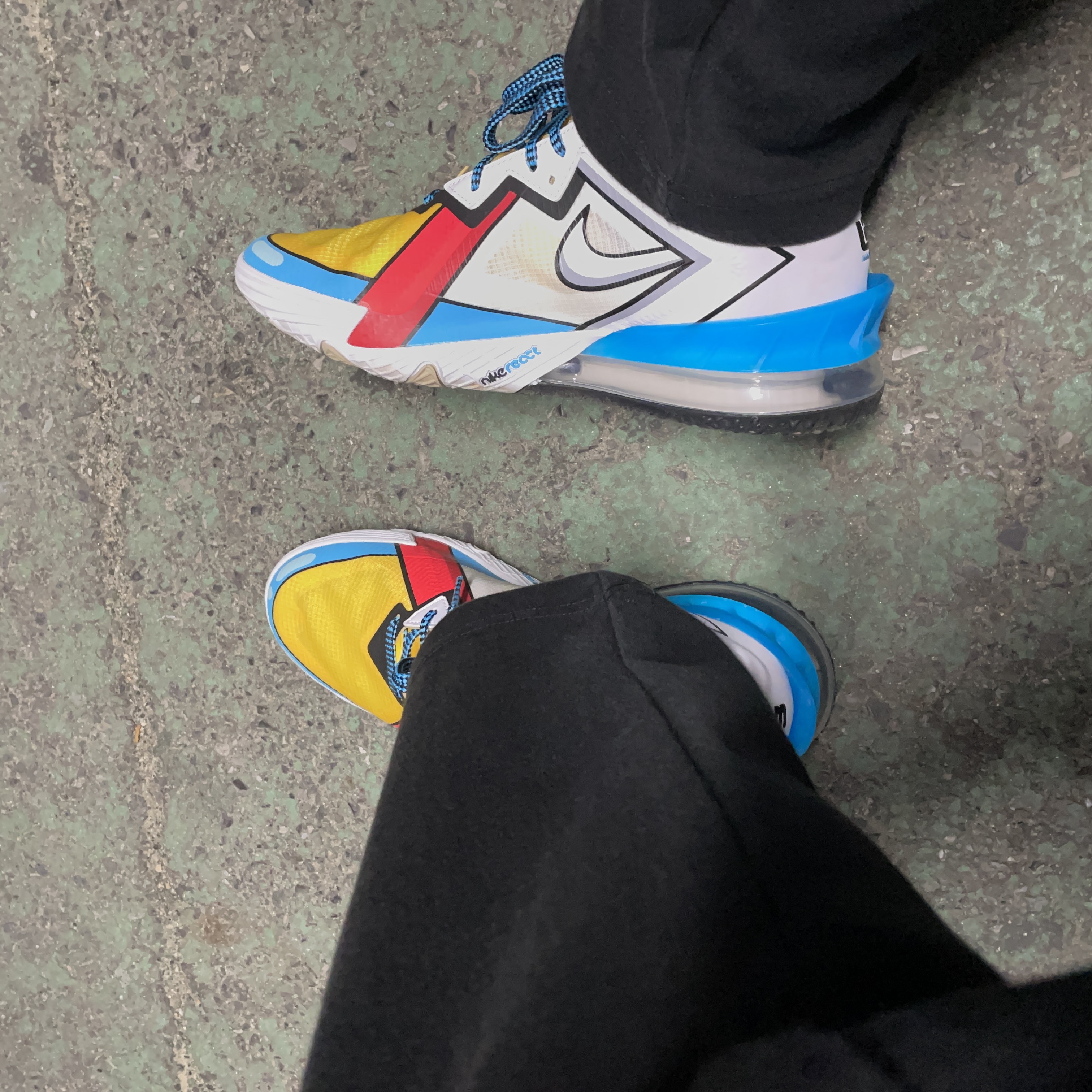 Nike Lebron 18 Low Cartoon Art 착용 스타일
