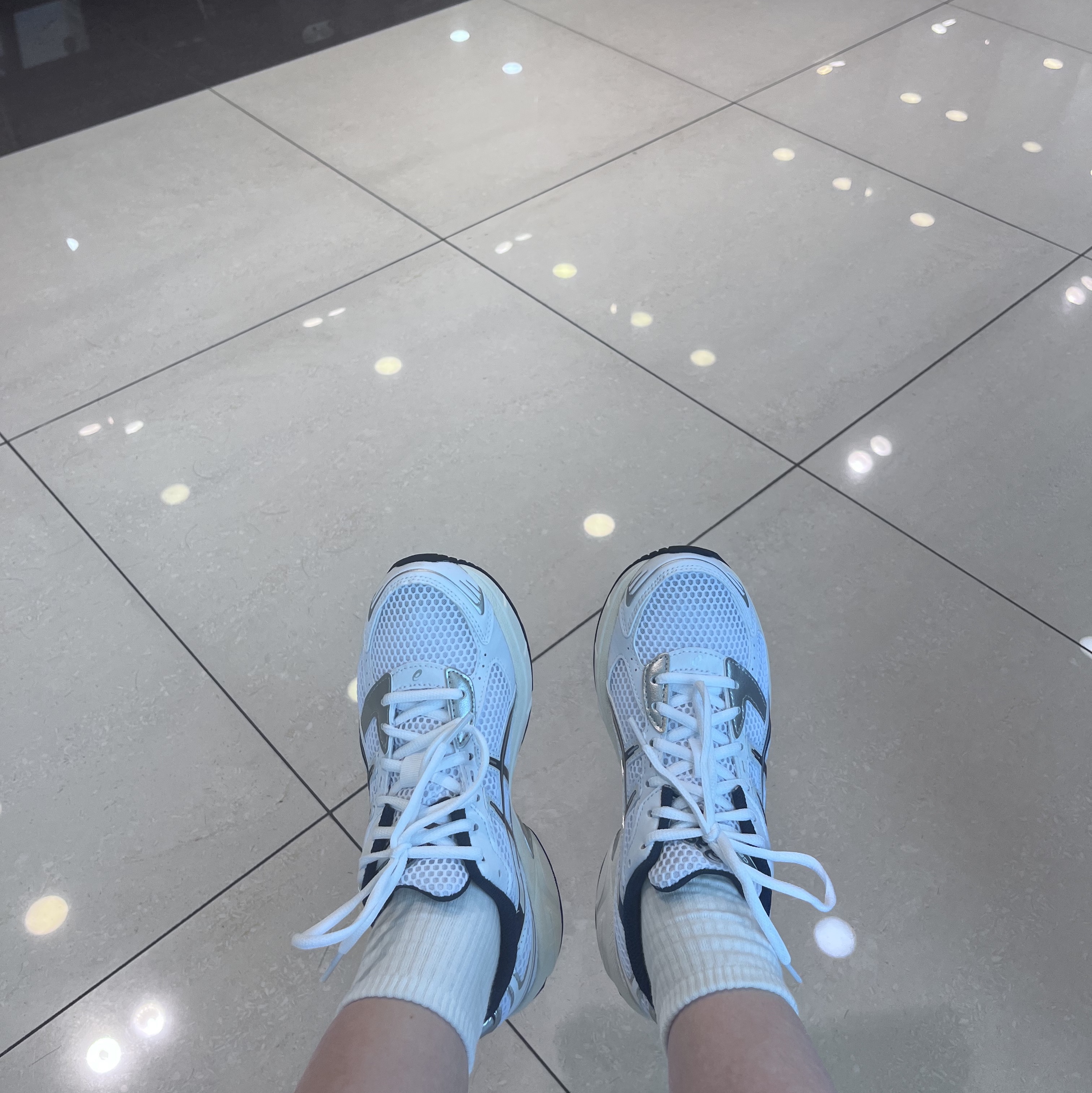 (W) Asics Gel-1130 White Midnight 착용 스타일 - 3