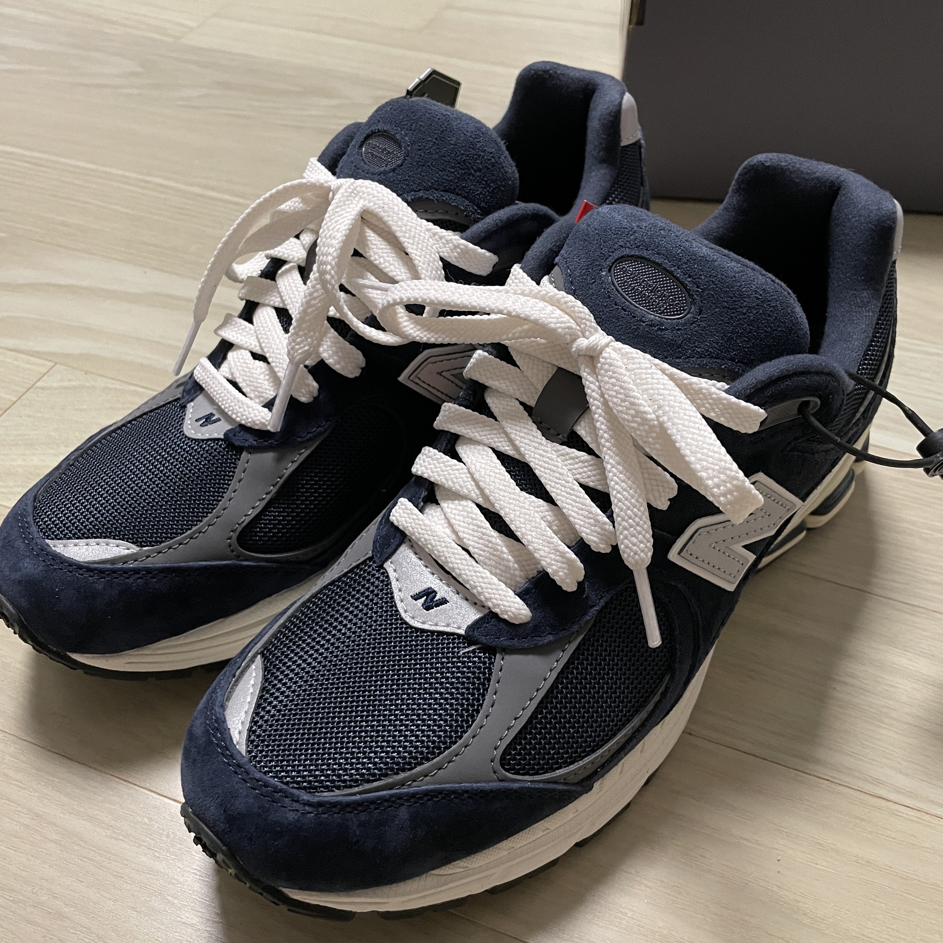 New Balance 2002R Eclipse Castlerock 착용 스타일 - 1