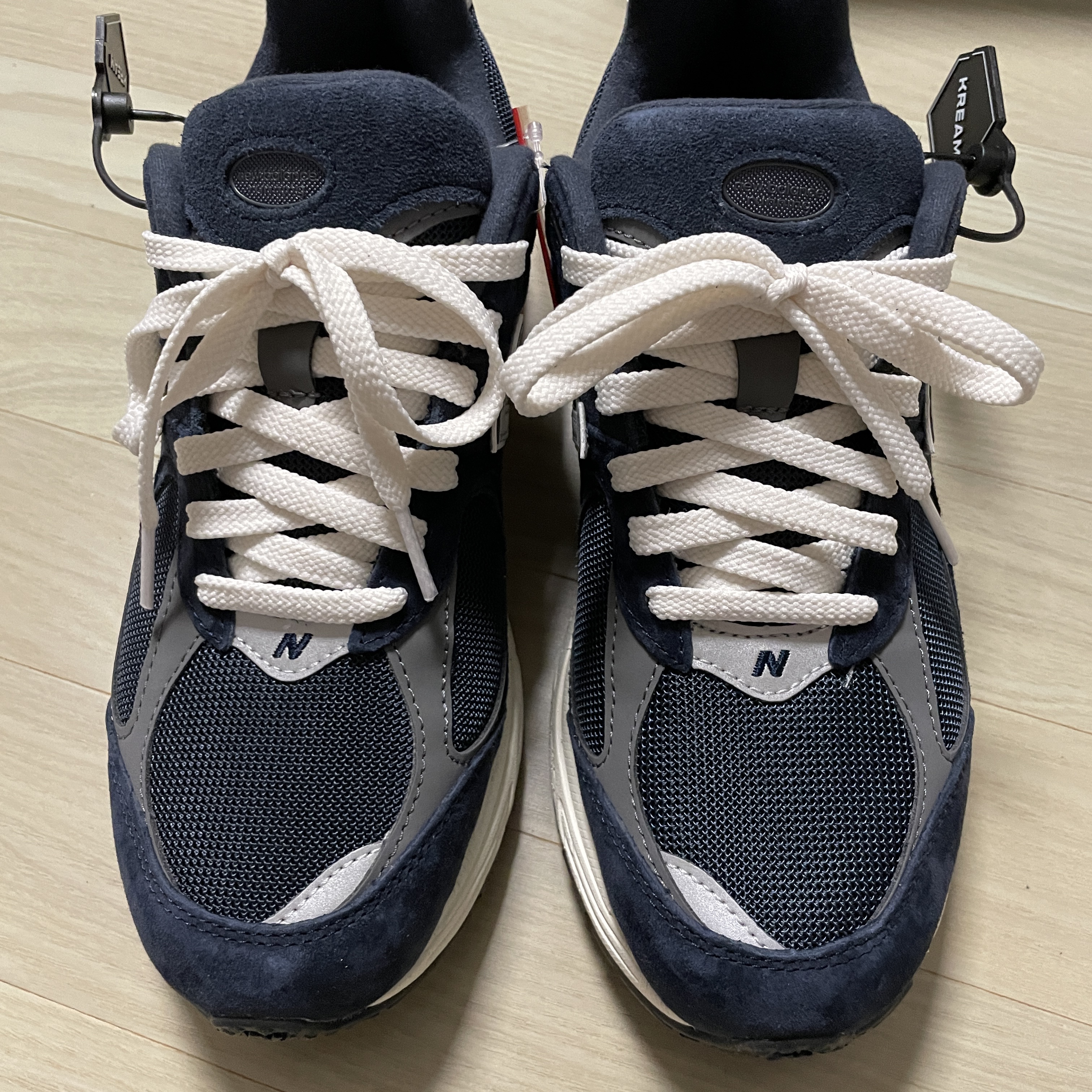 New Balance 2002R Eclipse Castlerock 착용 스타일 - 3