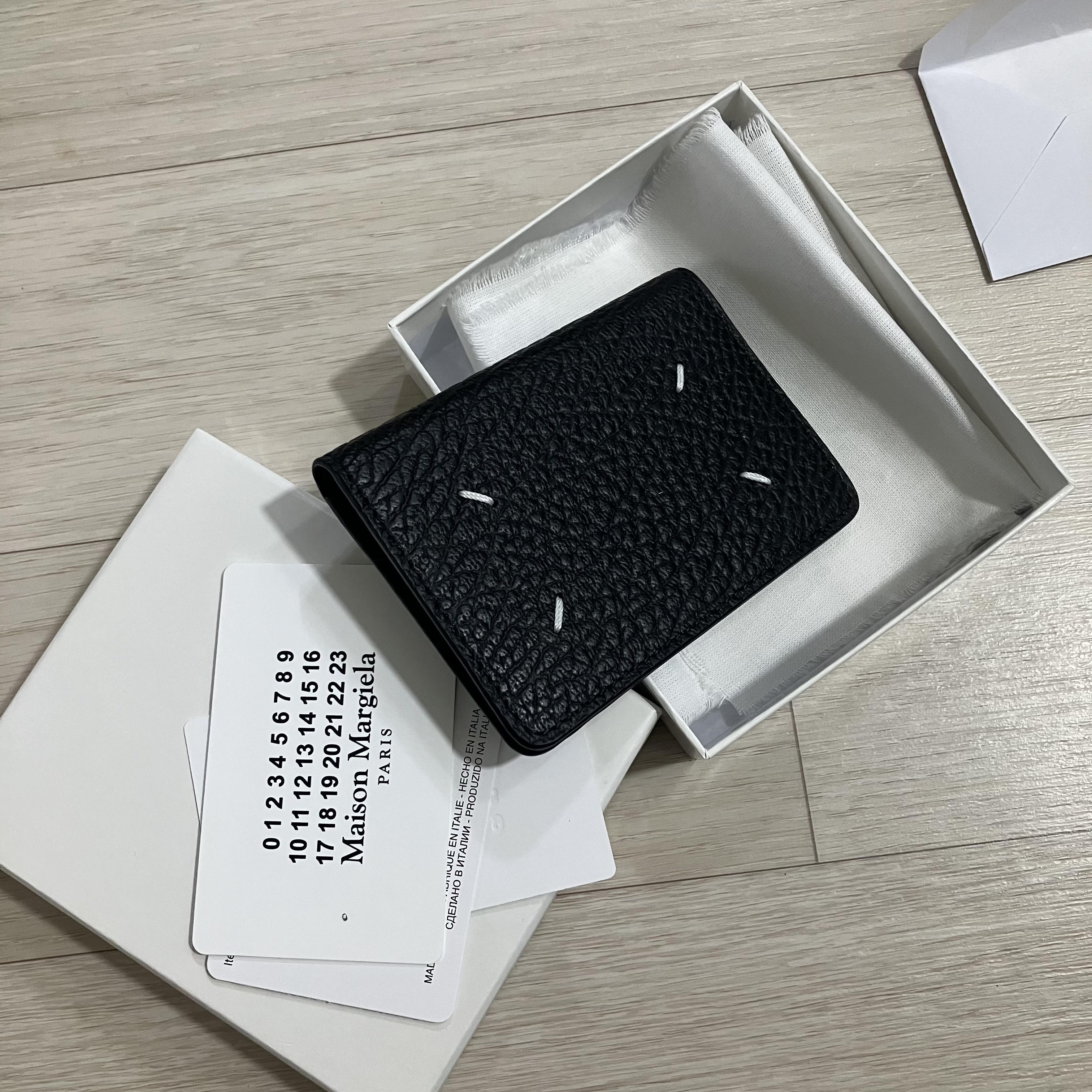 Maison Margiela Bovine Leather Card Holder Black 착용 스타일