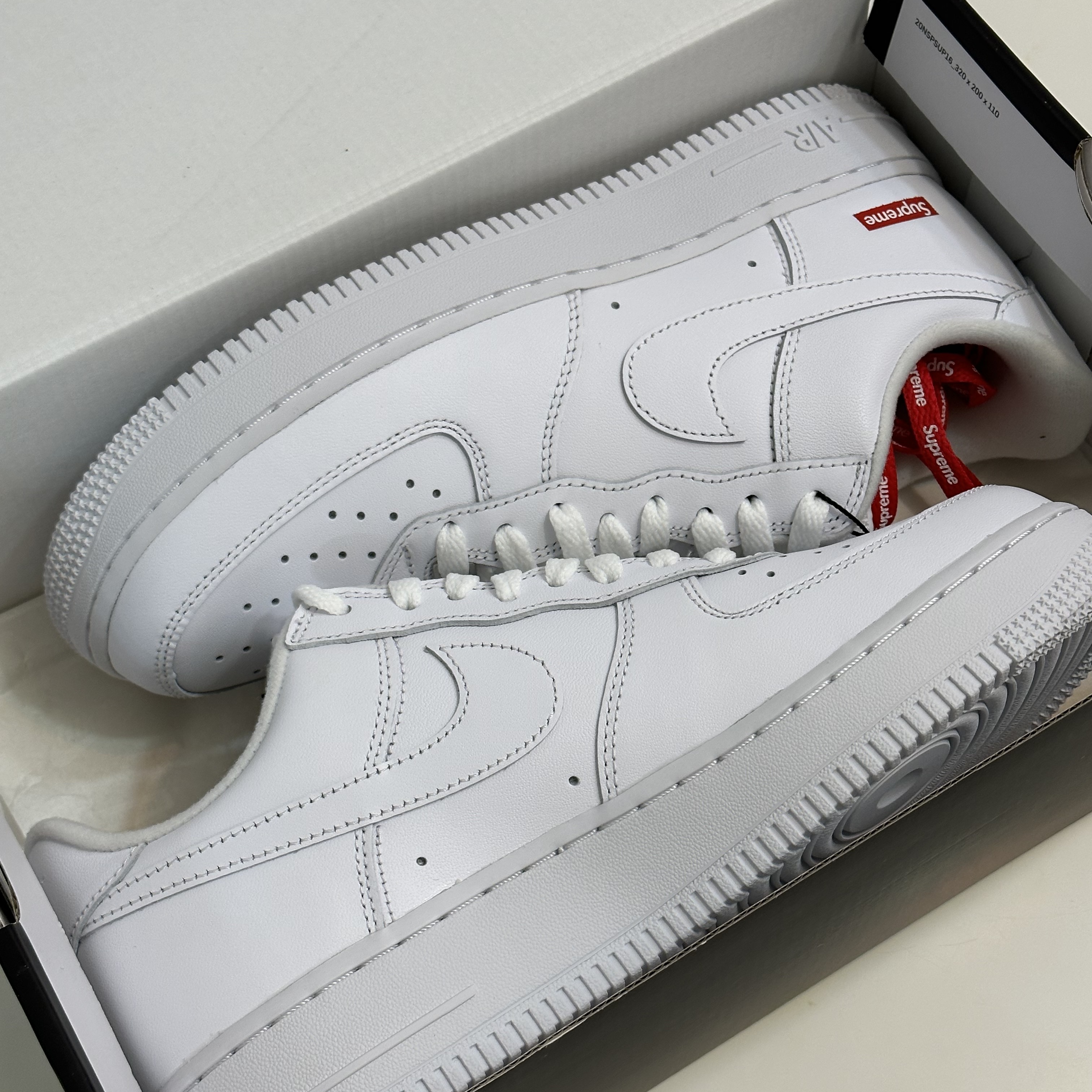 Nike x Supreme Air Force 1 Low White 착용 스타일 - 2