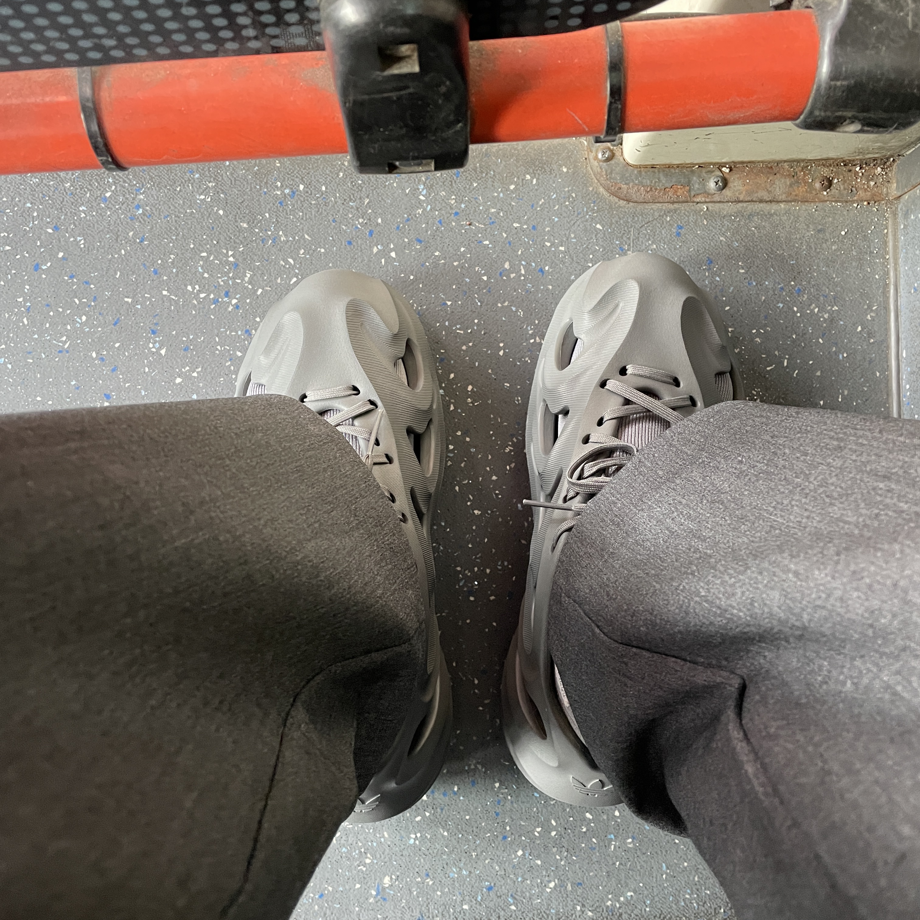 Adidas Adifom Q Grey 착용 스타일