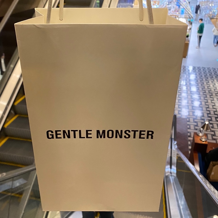 Gentle Monster x Maison Margiela MM006 Black Black 착용 스타일