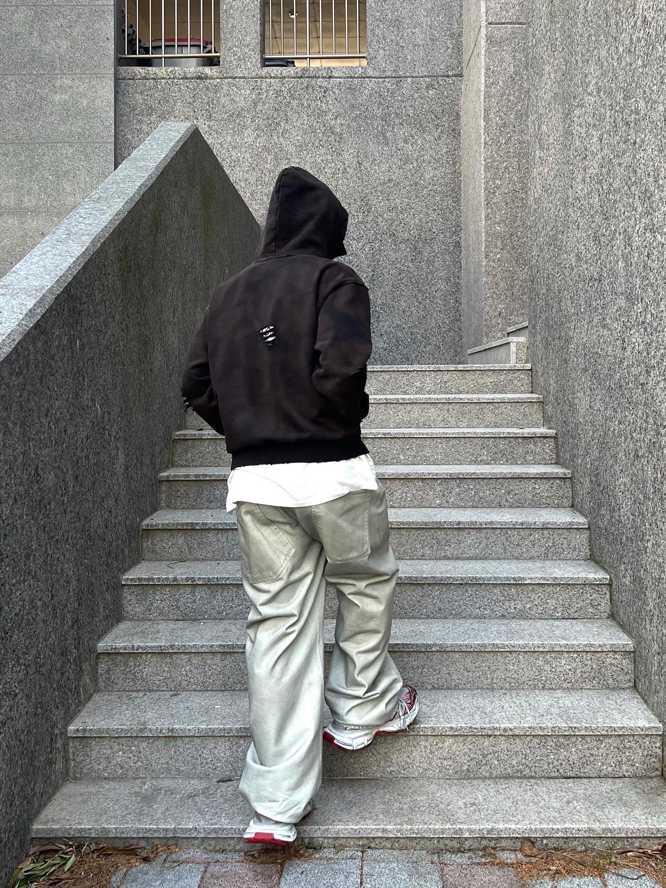 Project G/R Distressed Filth Club Cap Washed Black, Balenciaga 3XL Sneakers White Red 착용 스타일 - 3