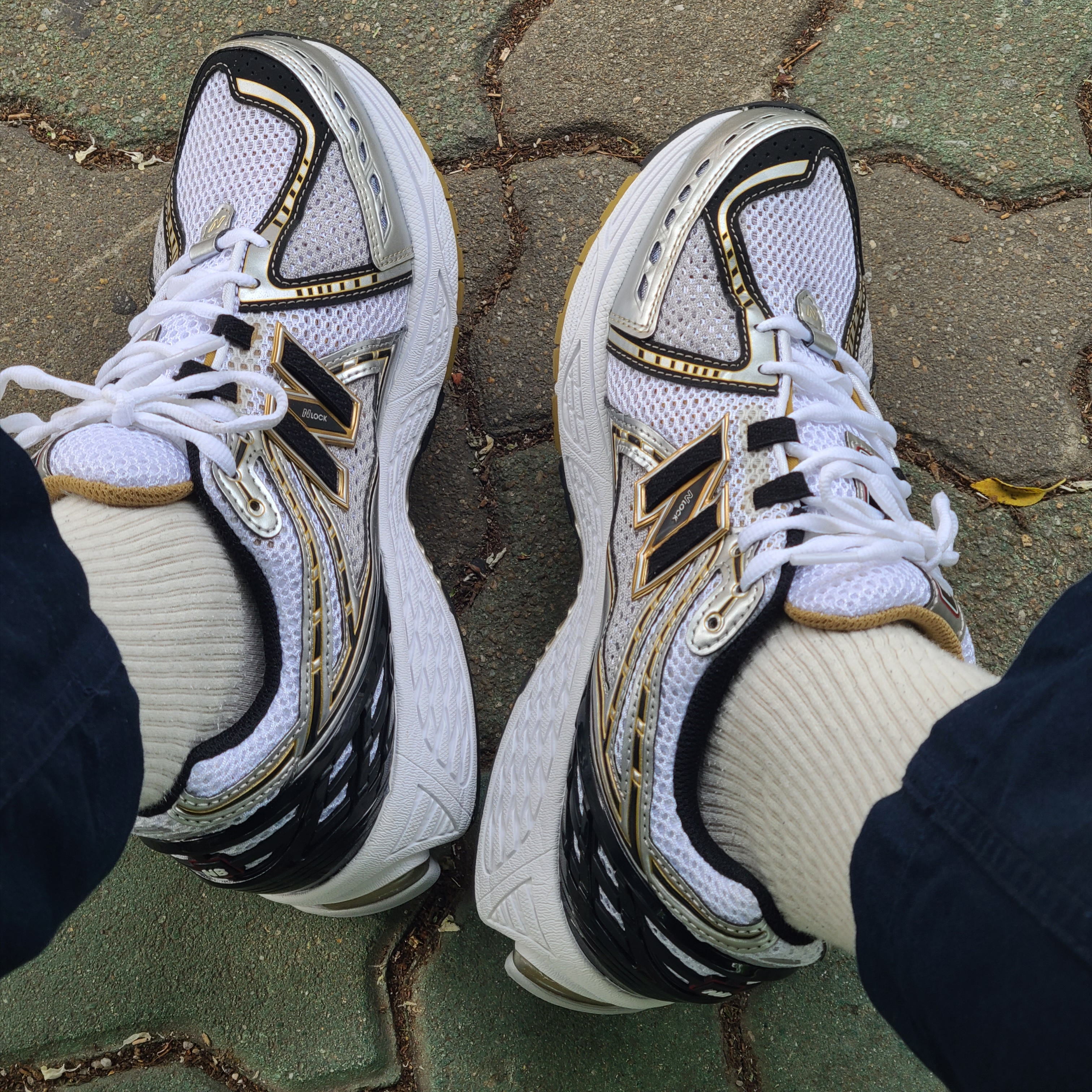 New Balance 1906R White Gold 착용 스타일 - 1