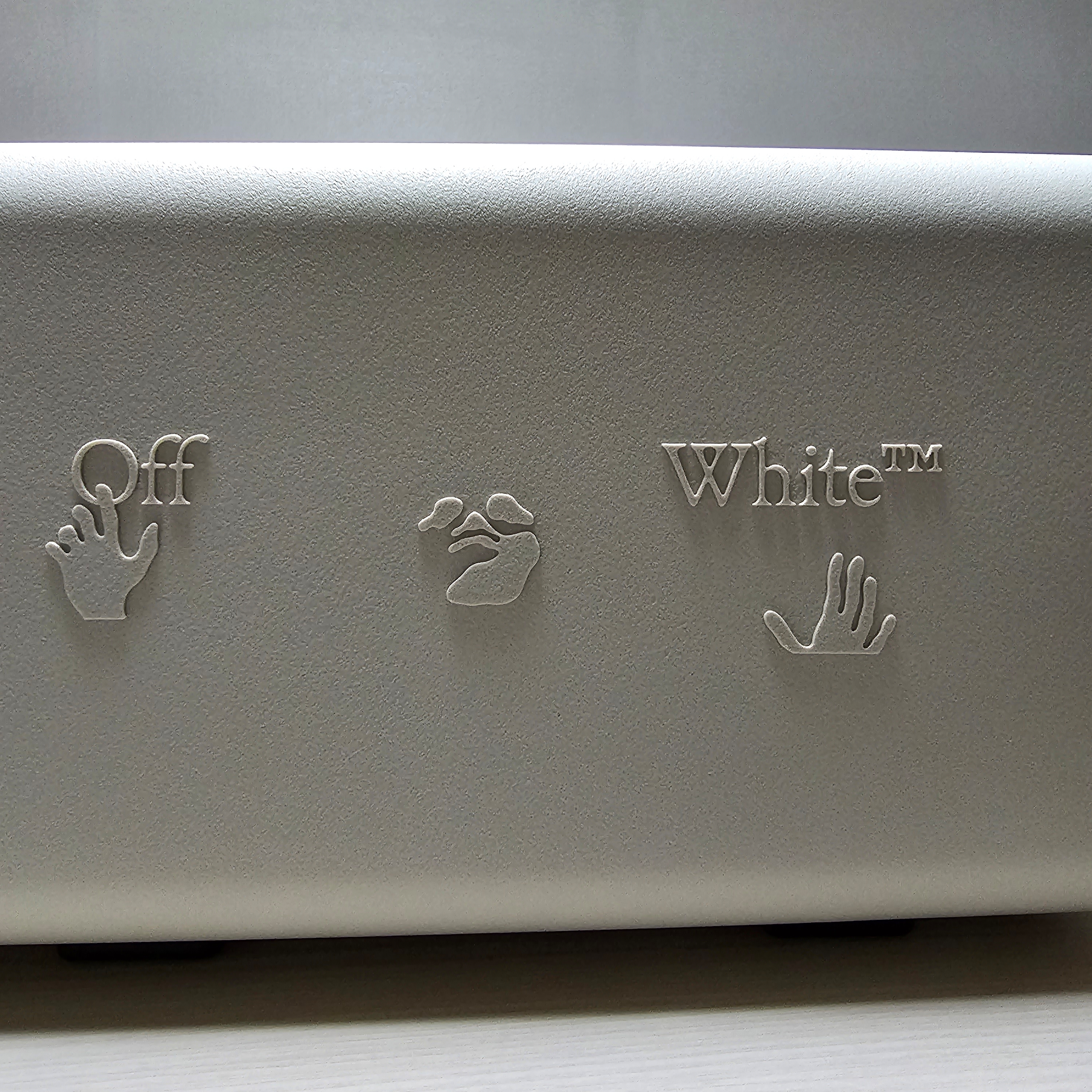 Off-White x Amore Pacific Protection Box (Without Cosmetics) 착용 스타일