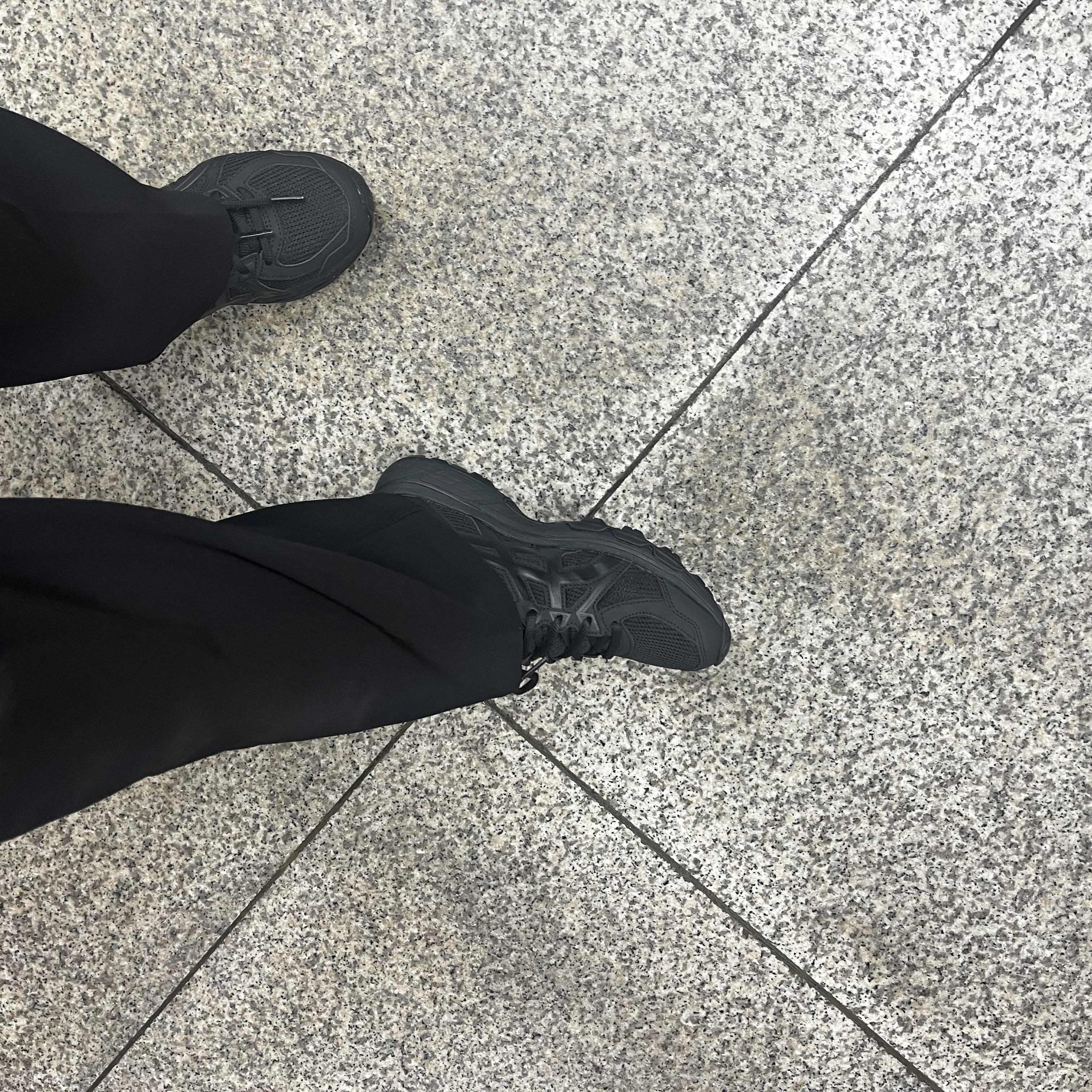 (W) Asics Jog 100 T Black - 2E Extra Wide 착용 스타일