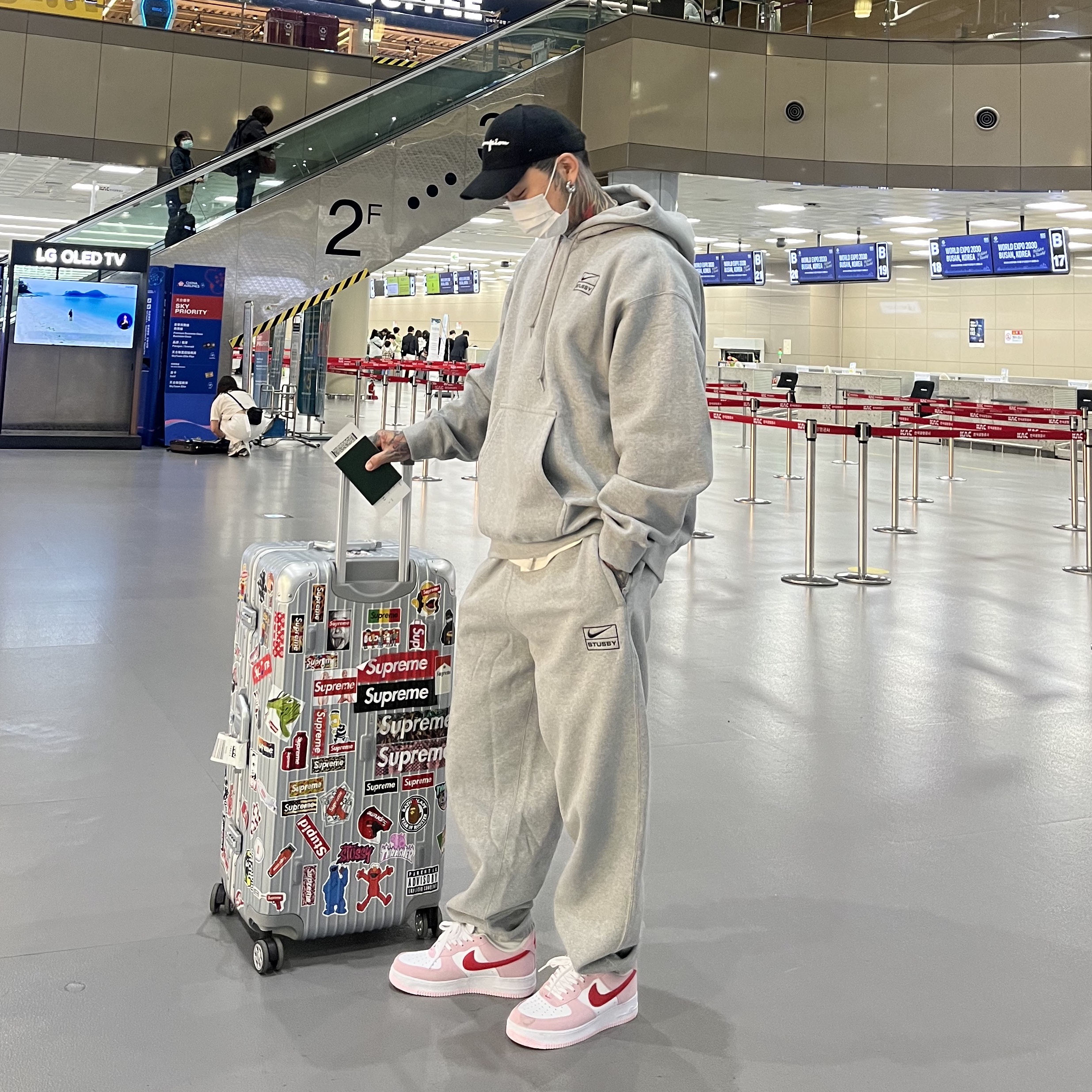 Nike Air Force 1 '07 QS Valentine's Day, Nike x Stussy NRG RA Pullover Hoodie Dark Grey Heather (DJ9488-063) 착용 스타일
