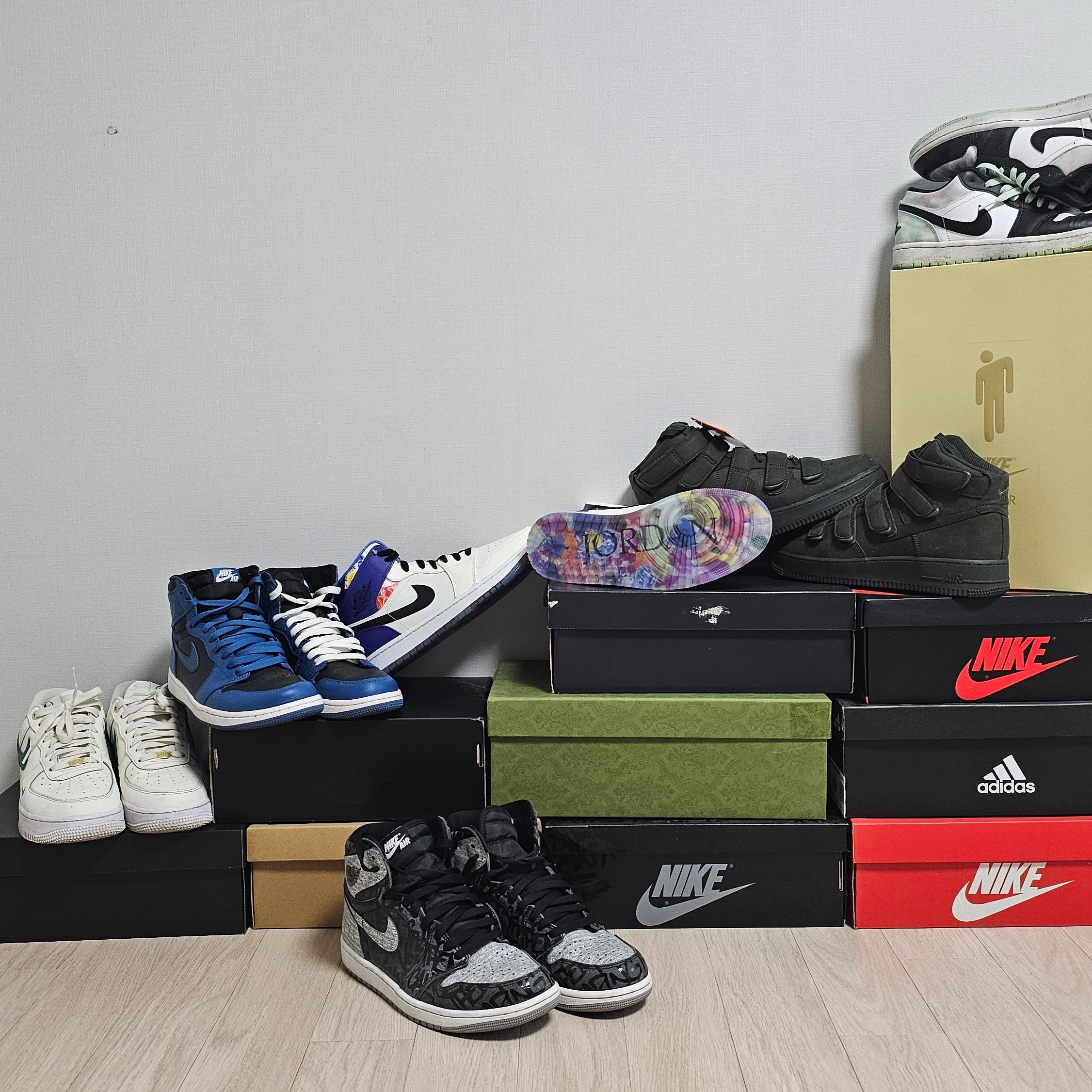 Nike x Billie Eilish Air Force 1 High '07 SP Sequoia, (GS) Jordan 1 Low SE White Black Tie-Dye 착용 스타일