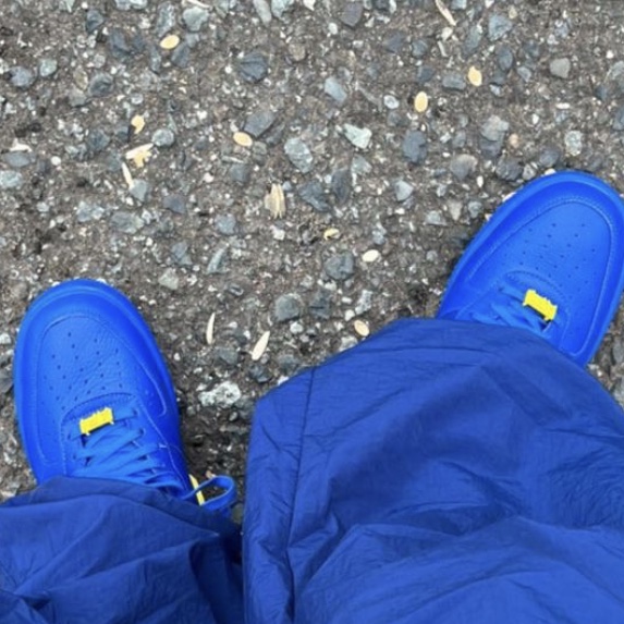 Nike x Ambush Air Force 1 Low SP Game Royal and Vivid Sulfur 착용 스타일