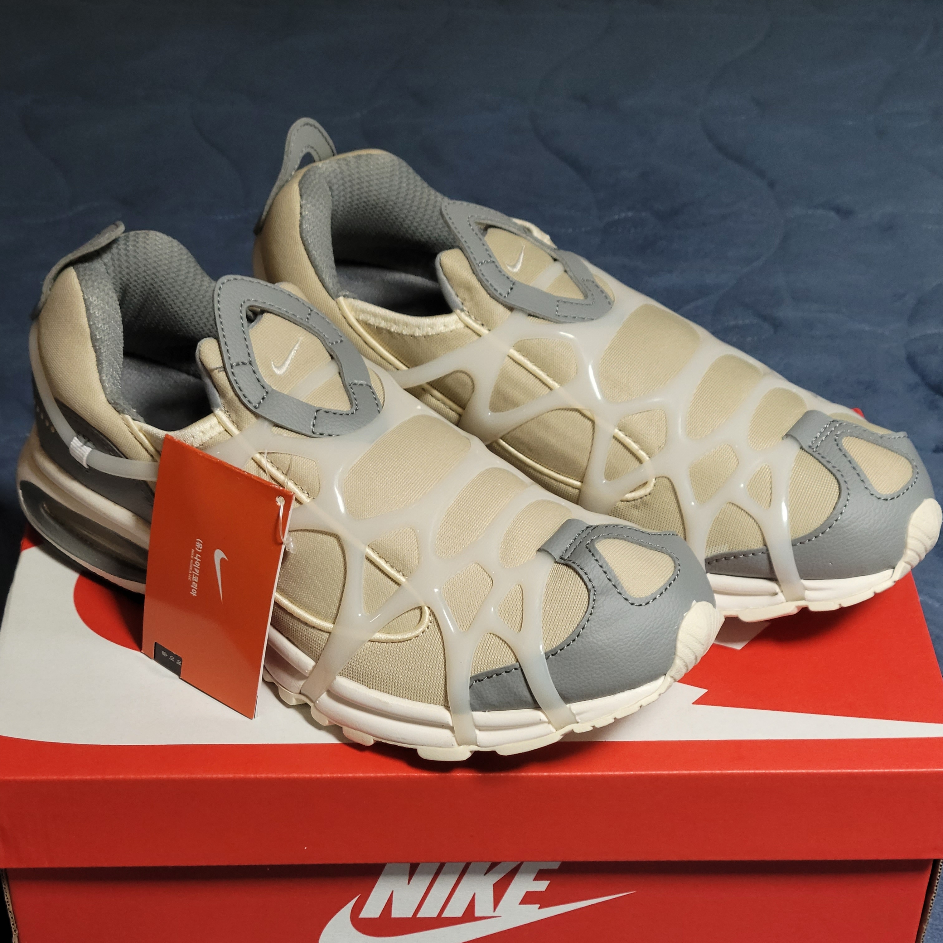 Nike Air Kukini Rattan and Particle Grey 착용 스타일