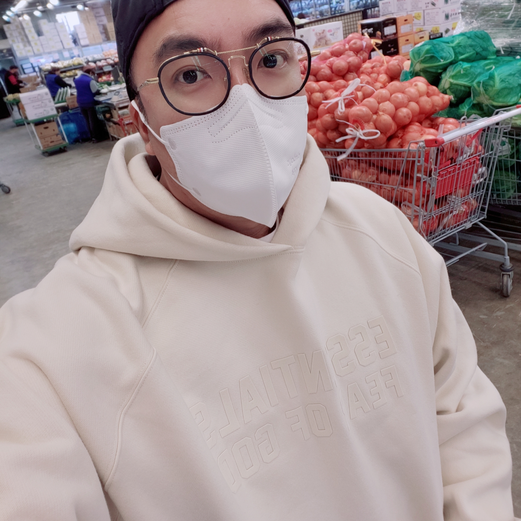 Essentials Hoodie Egg Shell - 22FW 착용 스타일 - 1