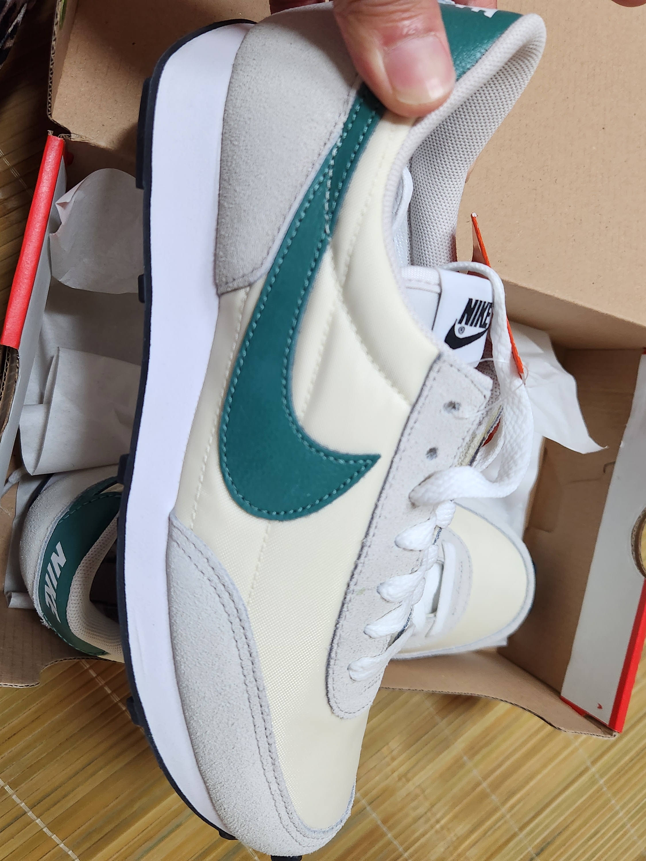 (W) Nike Daybreak Coconut Milk Green 착용 스타일