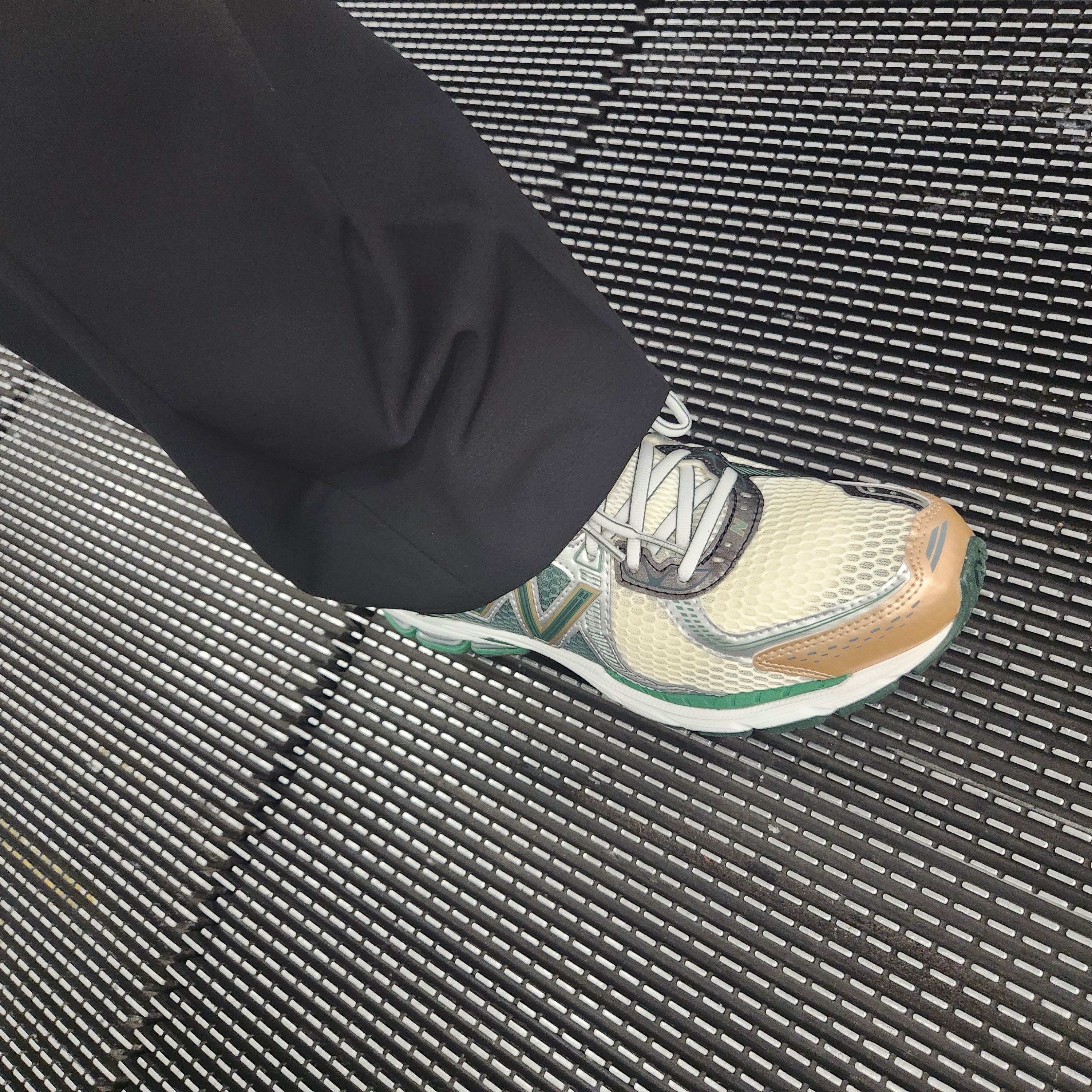 New Balance x Aime Leon Dore 860v2 Green 착용 스타일 - 1