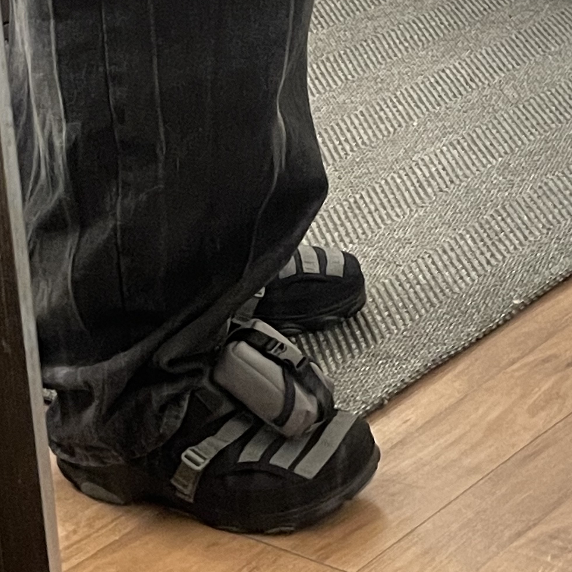 Crocs x Beams Classic All Terrain MA-1 Jacket Clog Black 착용 스타일