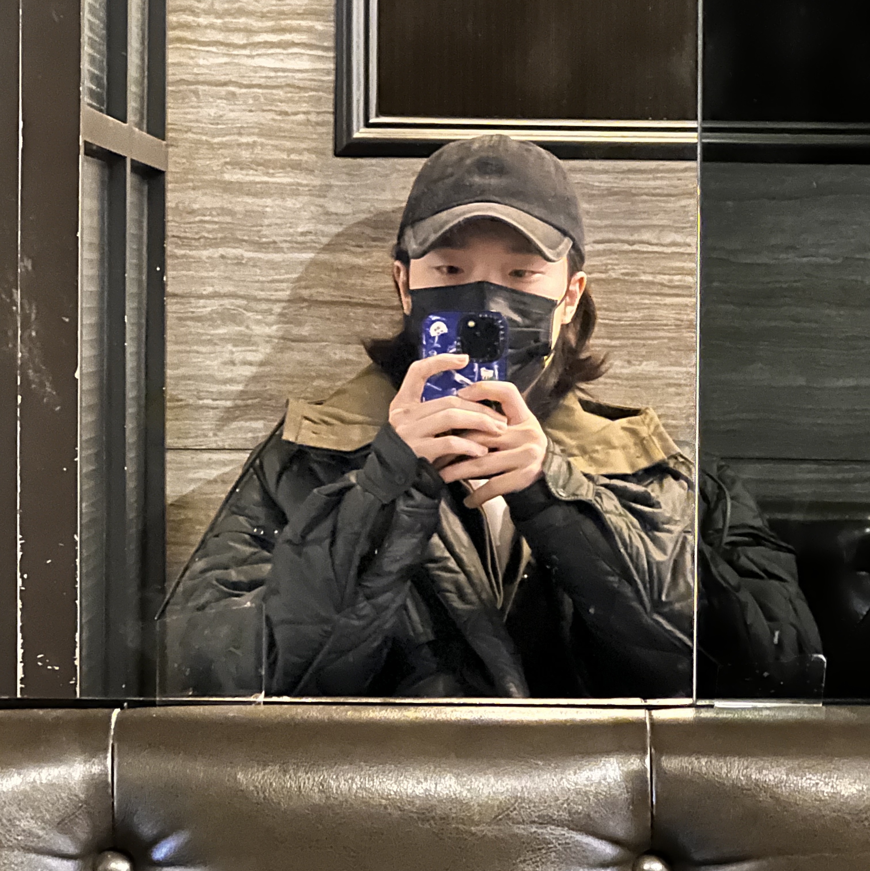 Juun.J Signature Ballcap Black, Casetify x Ader Error iPhone Tube Magsafe Case Blue 착용 스타일