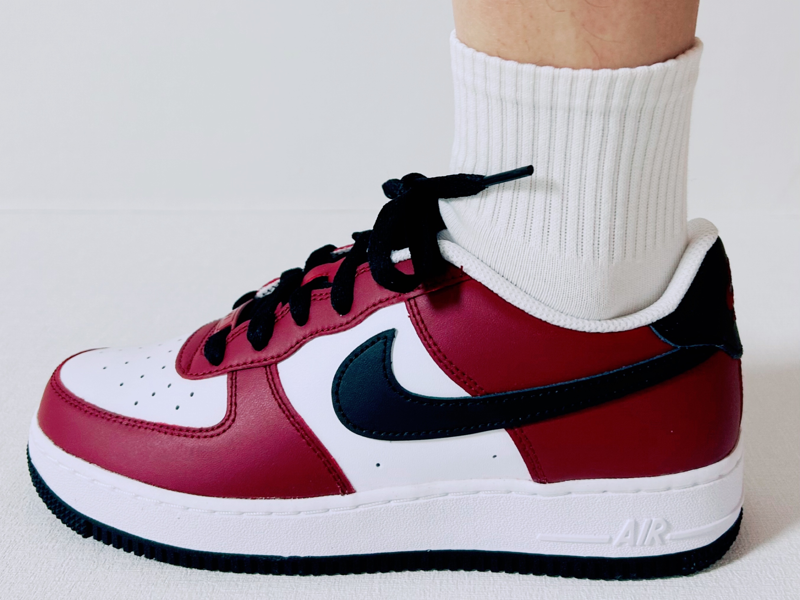 (GS) Nike Air Force 1 LV8 Team Red 착용 스타일