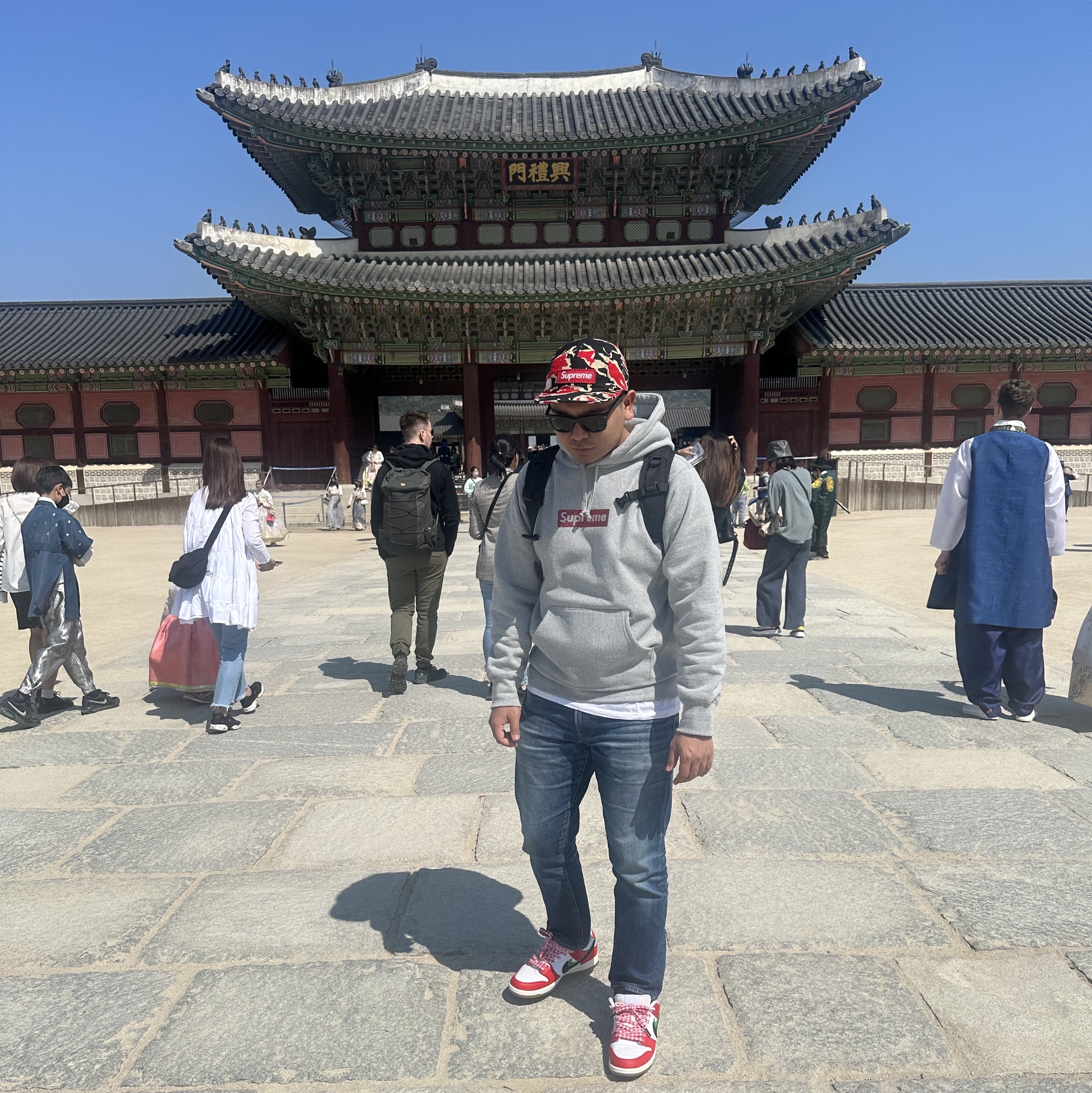 Supreme Swarovski Box Logo Hooded Sweatshirt Heather Grey - 19SS, Nike x Frame Skate SB Dunk Low Pro Habibi 착용 스타일