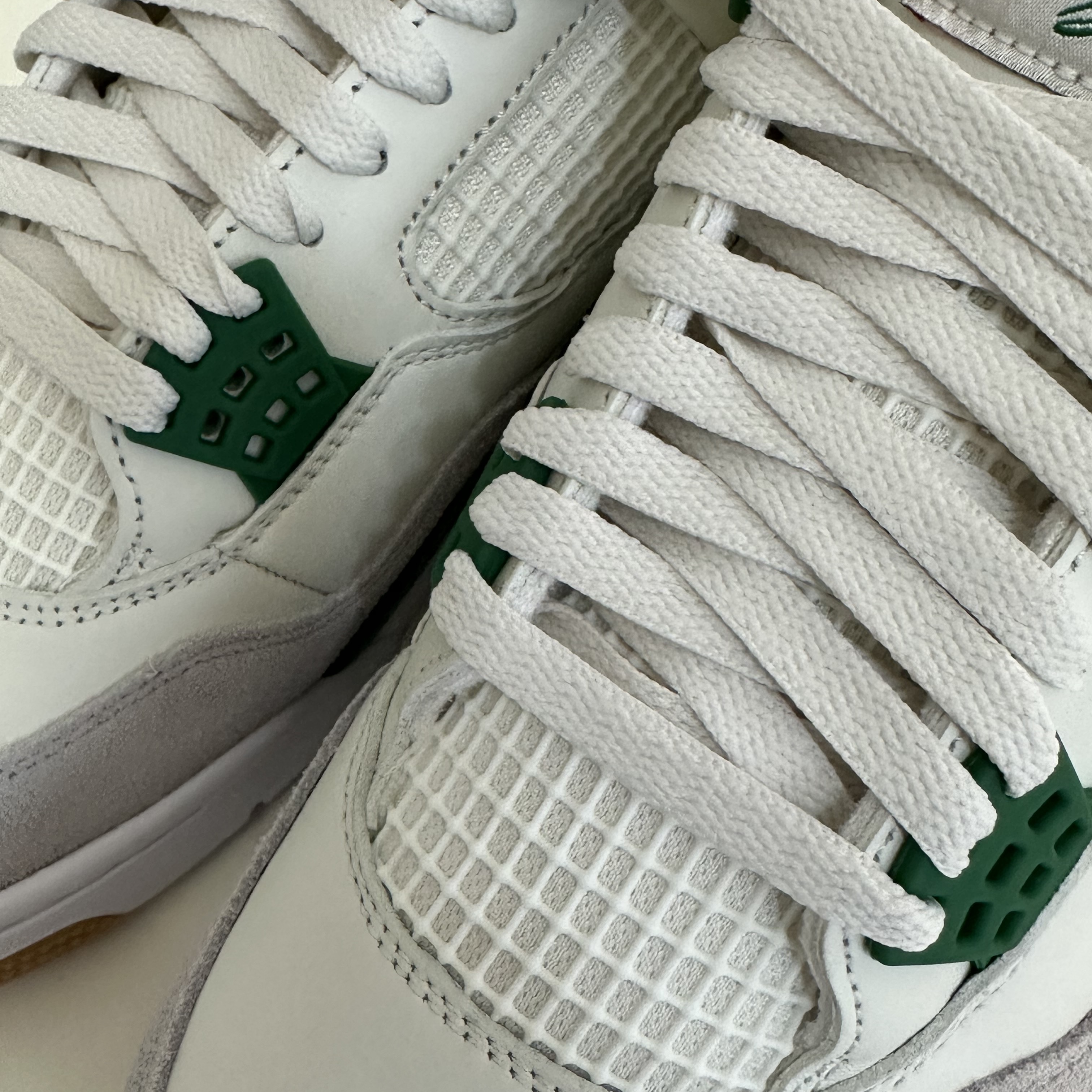 Jordan 4 x Nike SB Retro SP Pine Green 착용 스타일 - 1